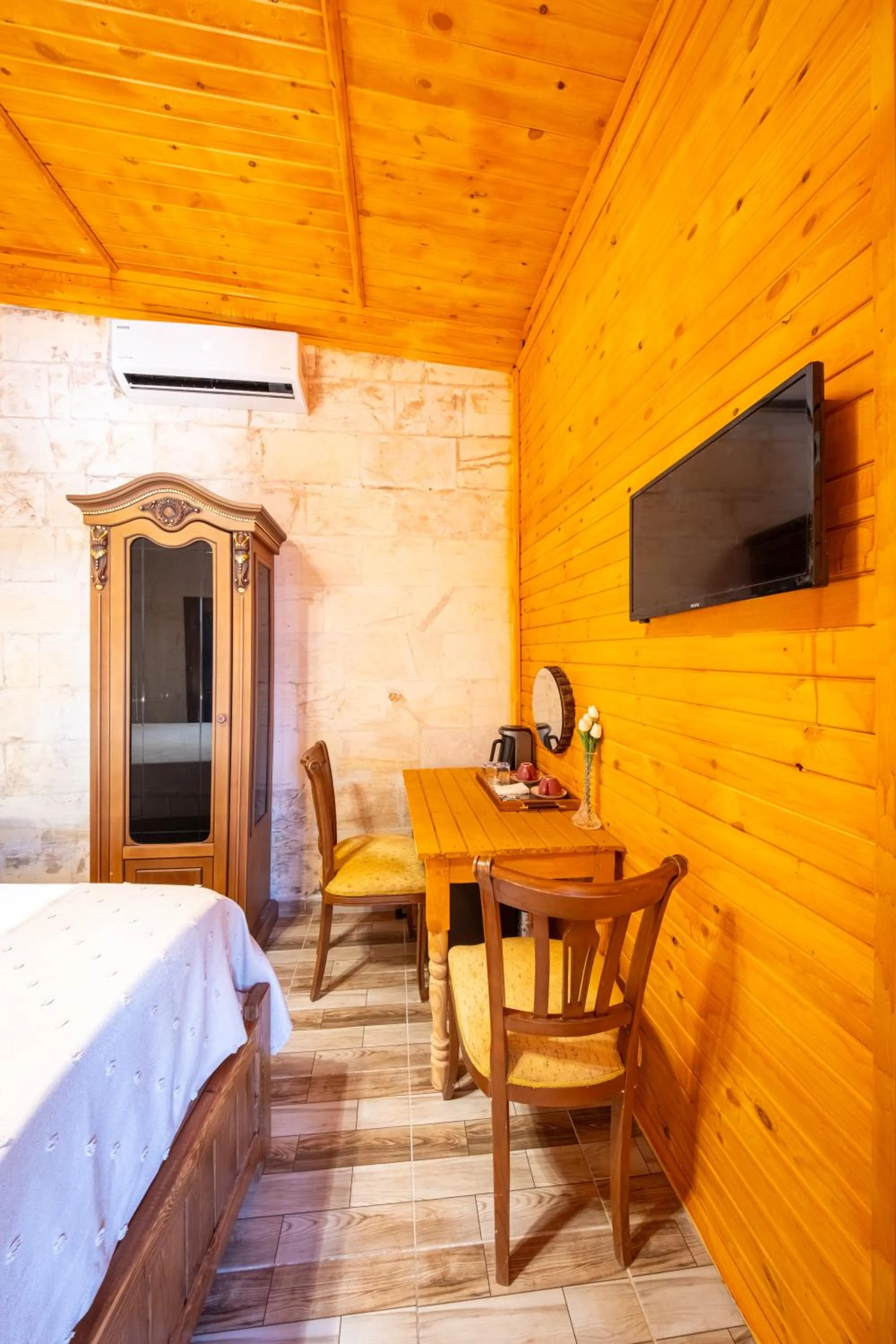 Seating area, Bed in KARAGÜL Hotel