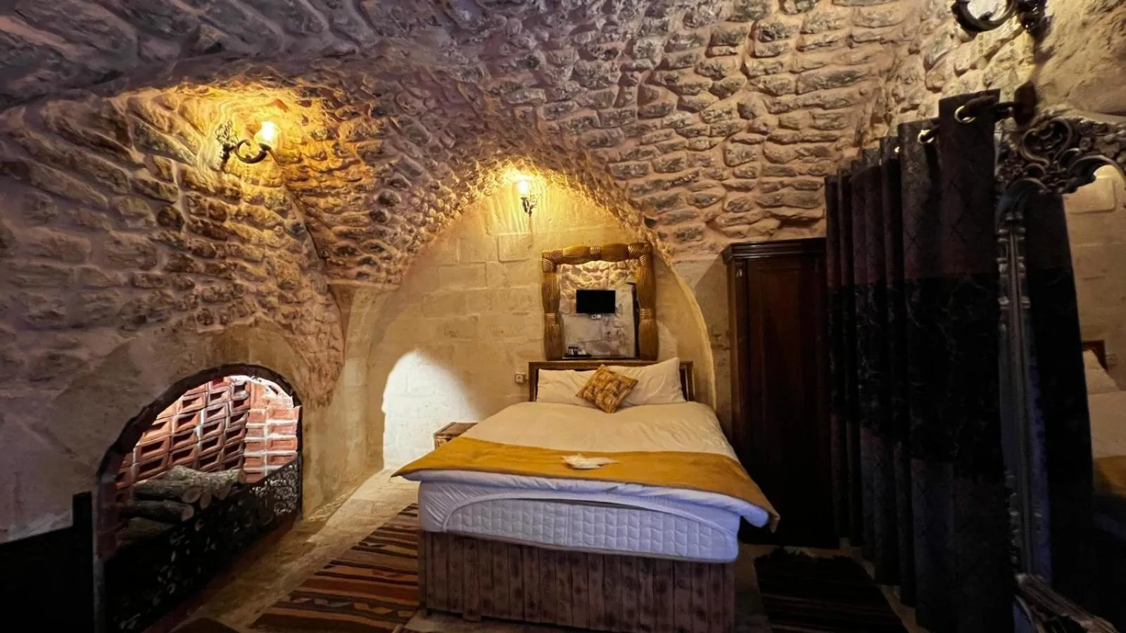 Photo of the whole room, Bed in KARAGÜL Hotel