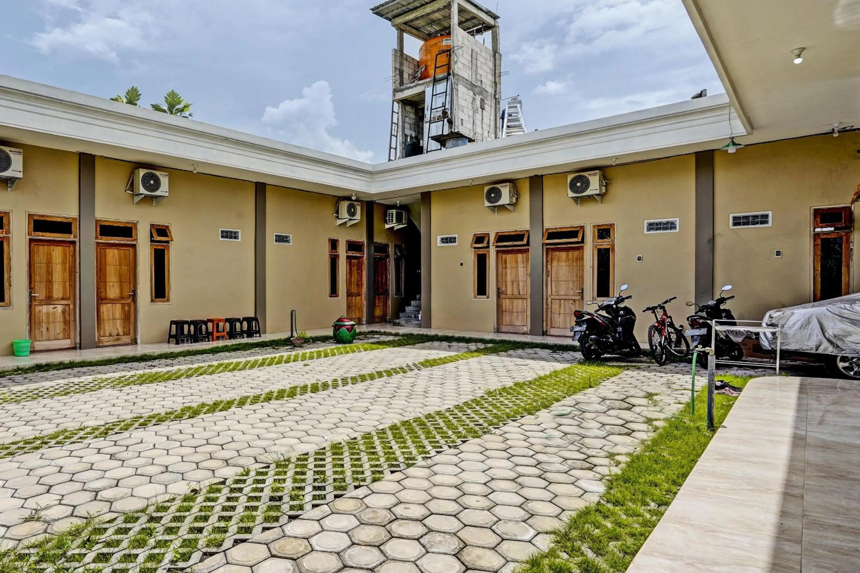Facade/entrance in OYO 92541 Suny Kost Syariah