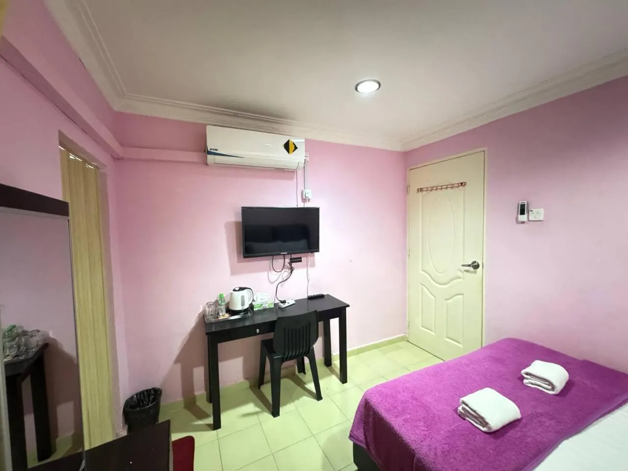 Photo of the whole room, Bed in Darul Salam Orkid Inn