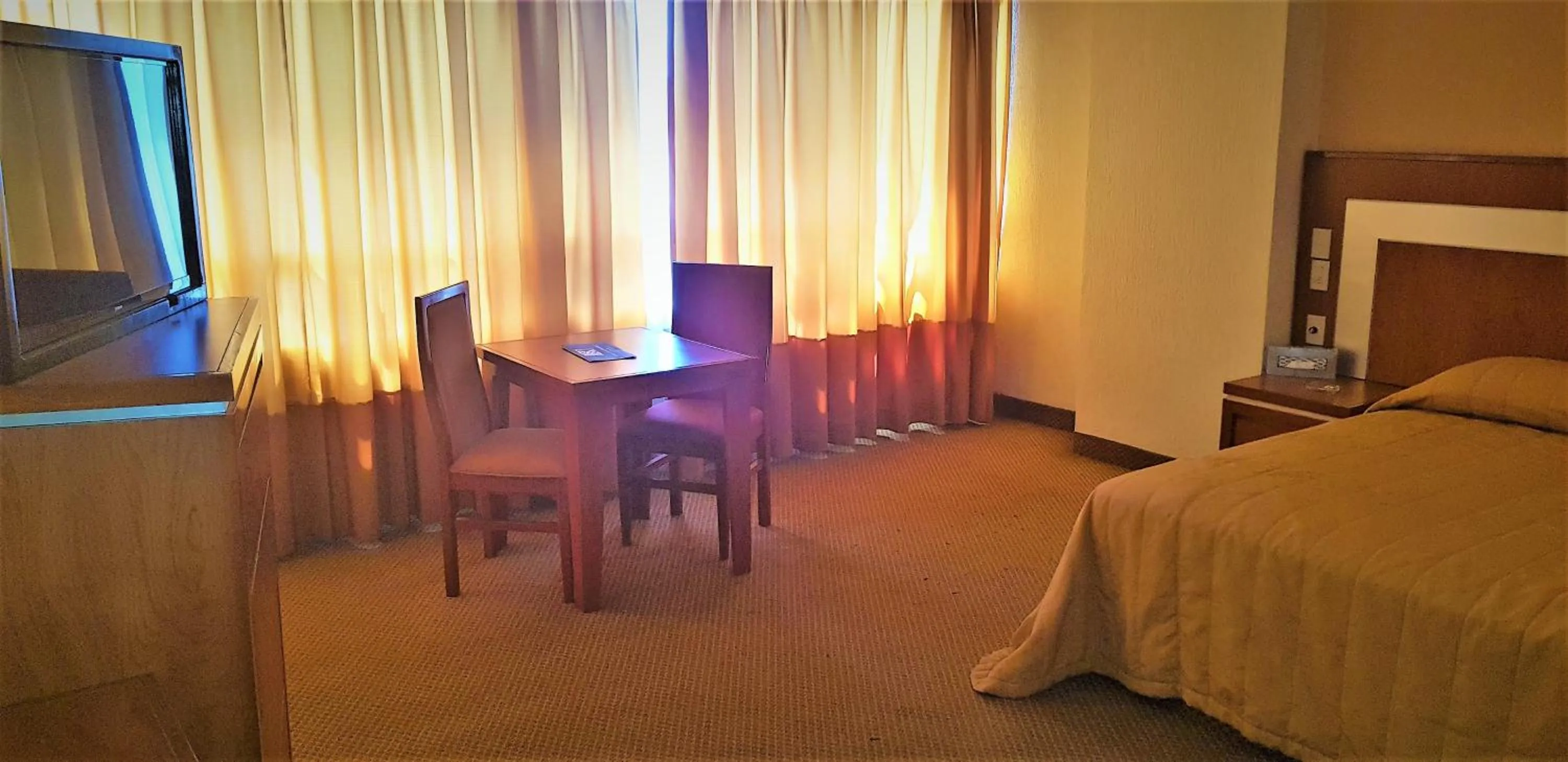 hair dresser, Bed in Hotel Finisterre