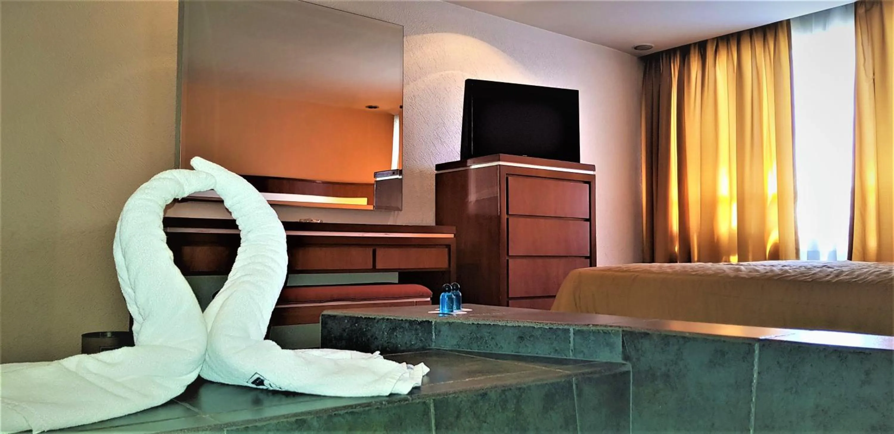 TV and multimedia, Bed in Hotel Finisterre