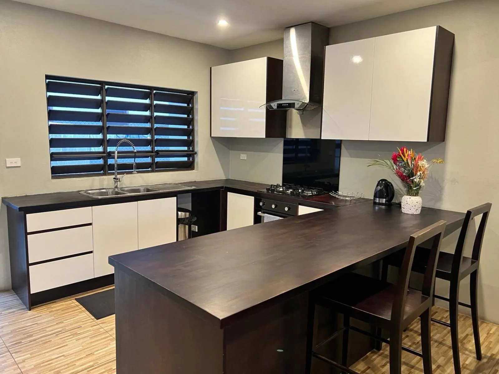 Kitchen or kitchenette in Garden Apartments