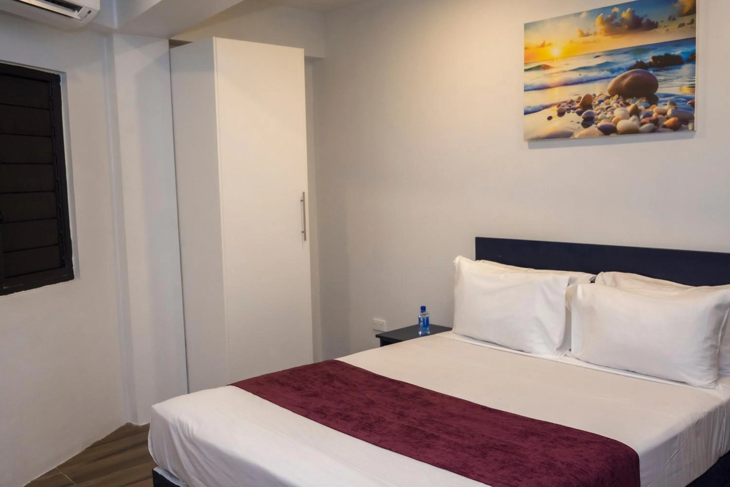 Bedroom, Bed in Garden Apartments