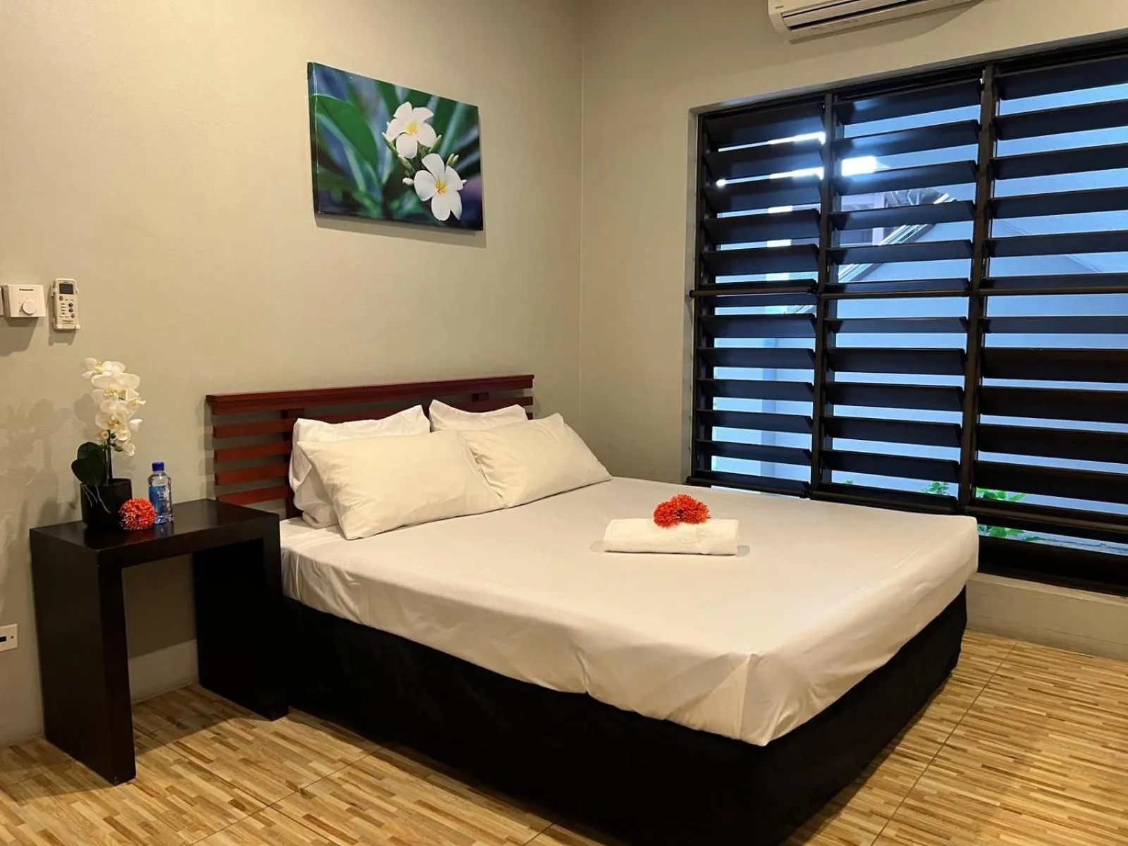 Bedroom, Bed in Garden Apartments