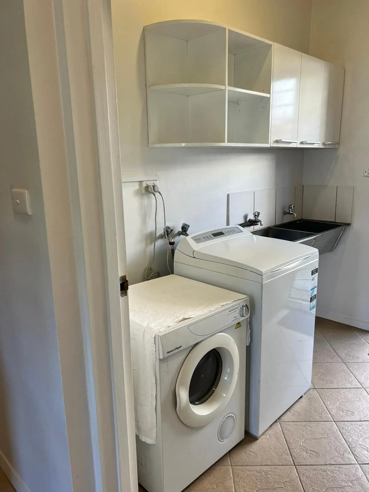 washing machine in Garden Apartments