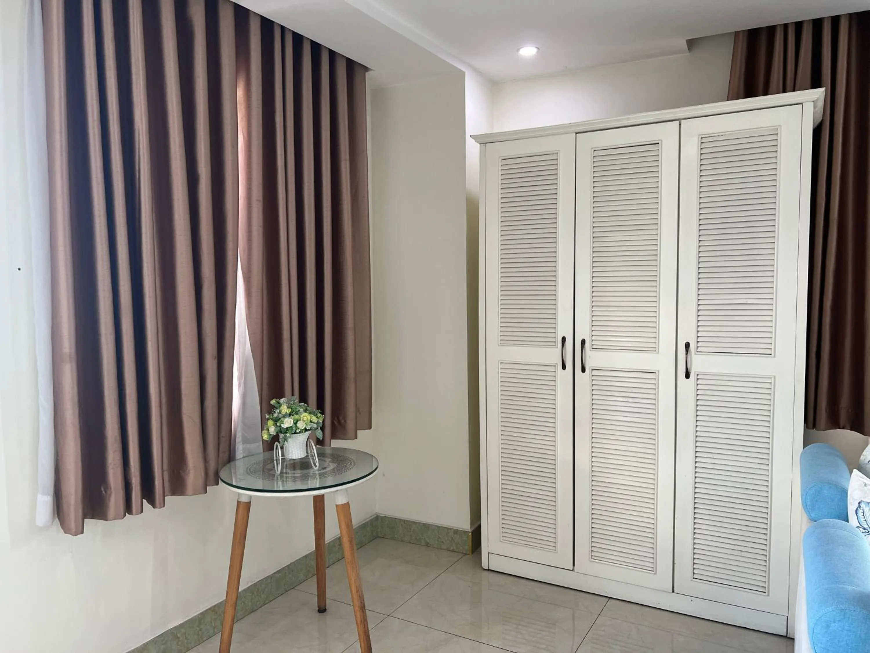 wardrobe in Thành Vinh Hotel & Apartment