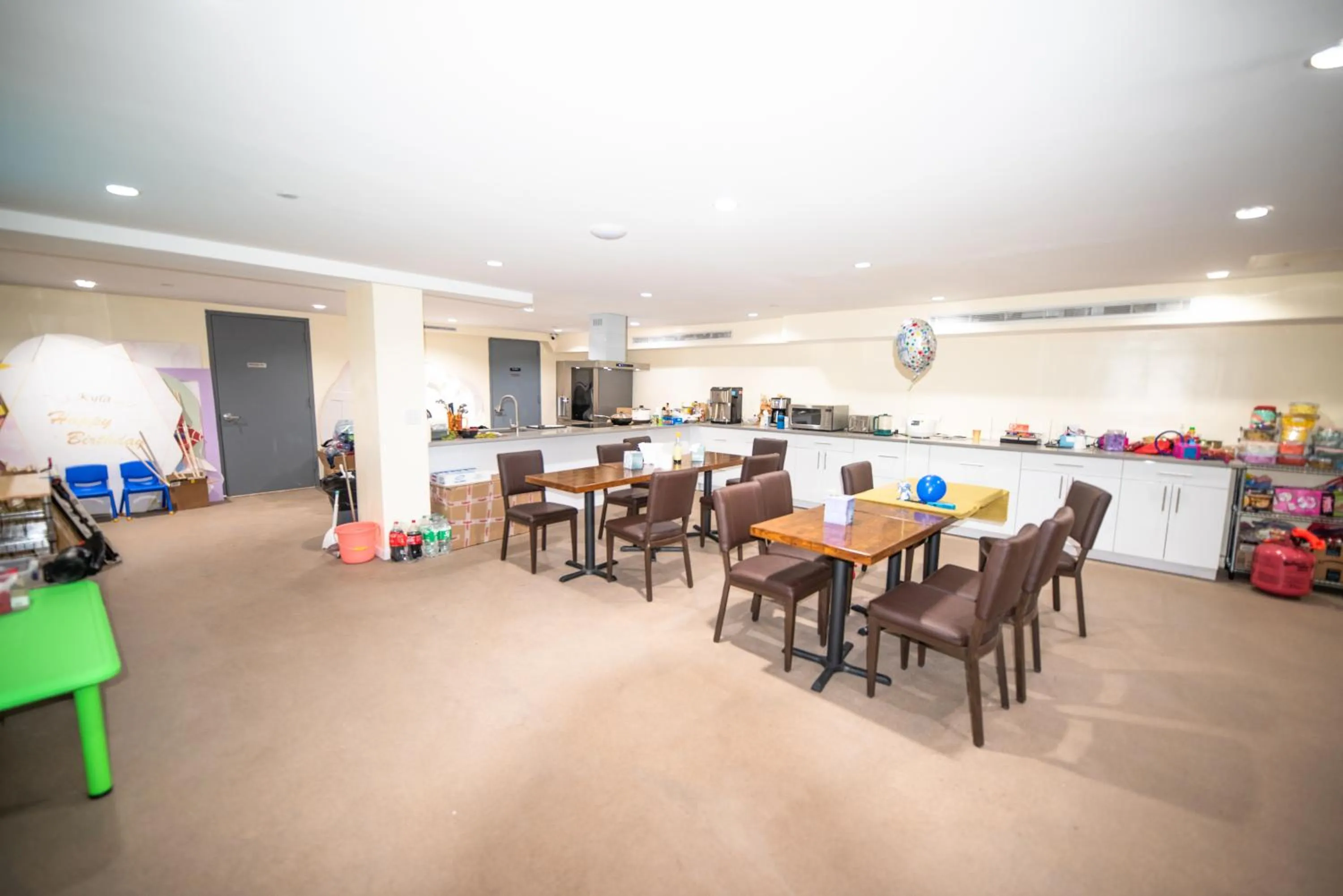 Restaurant/places to eat in Flushing Garden Hotel