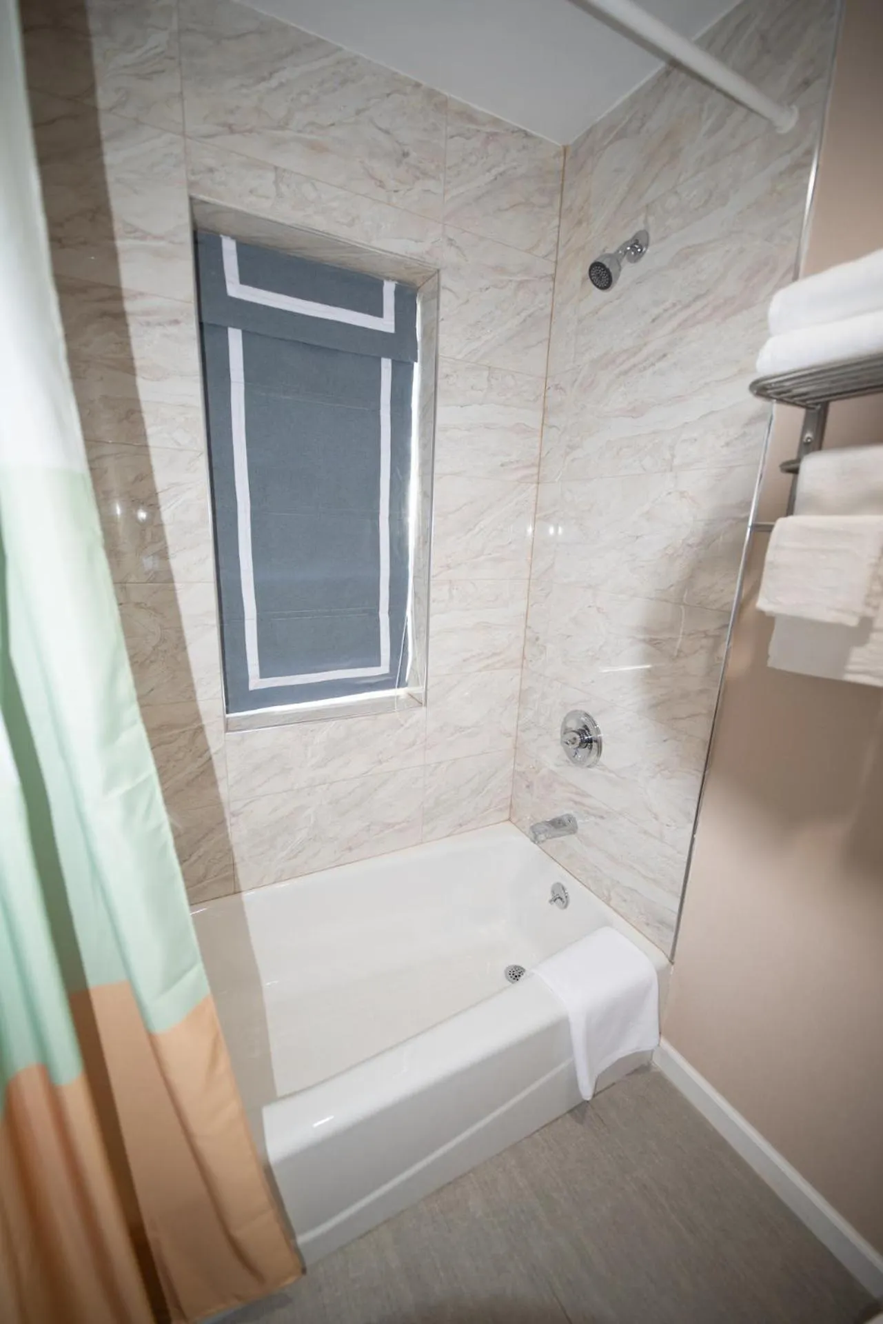 Shower in Flushing Garden Hotel