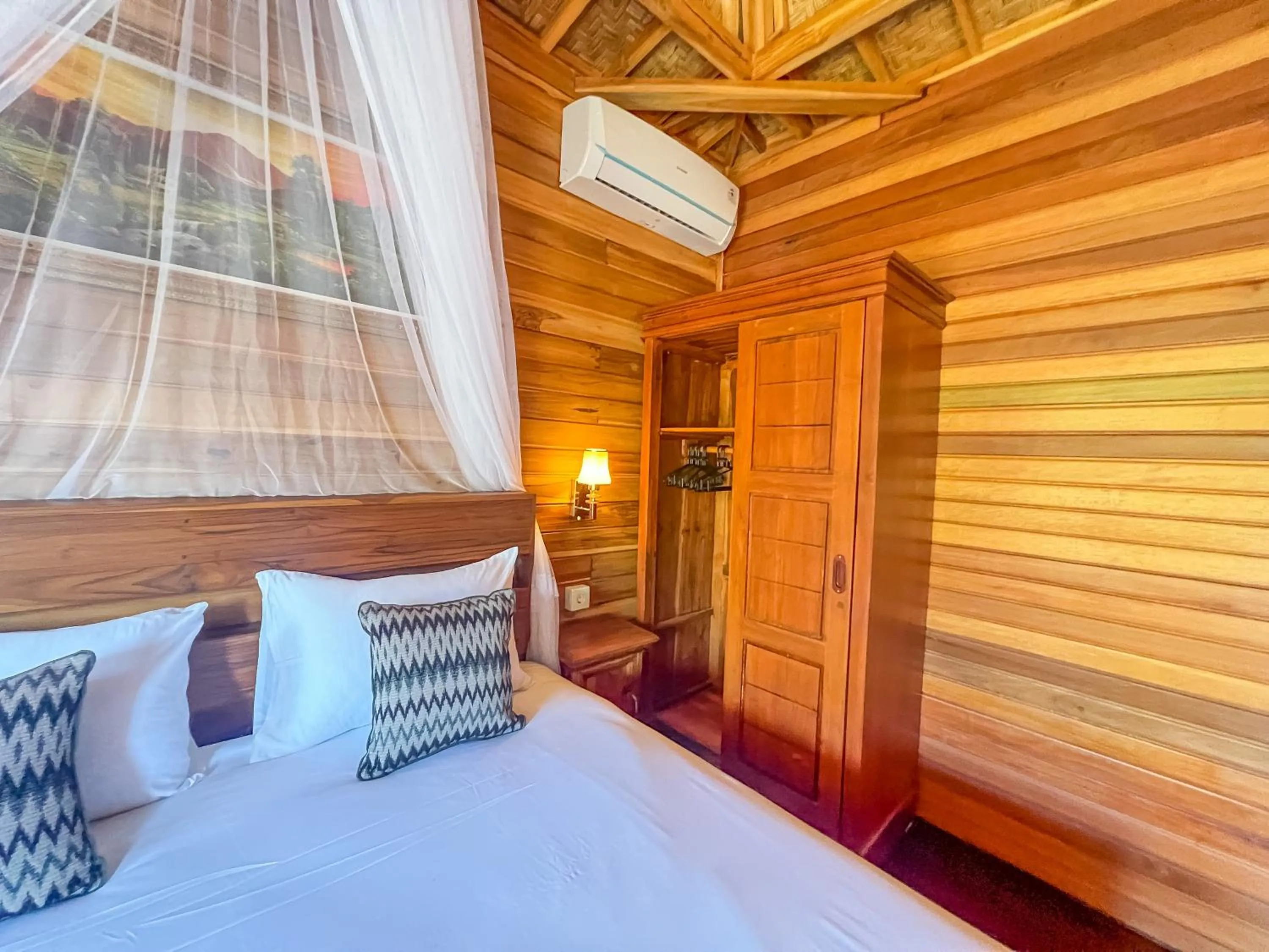 Bedroom, Bed in Skywatch cottage