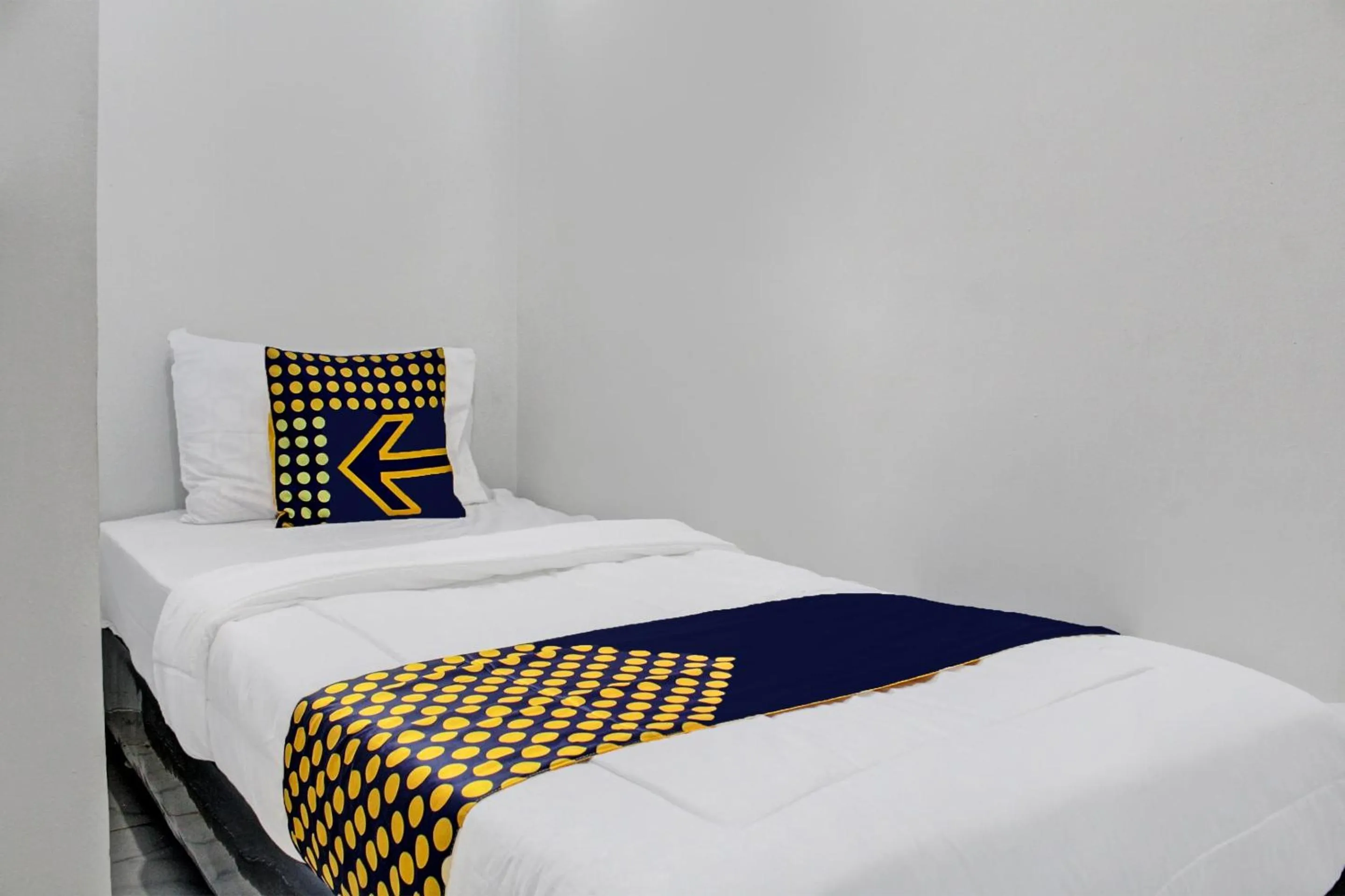 Bedroom, Bed in OYO Life 92509 Maulana Guest House Simpur