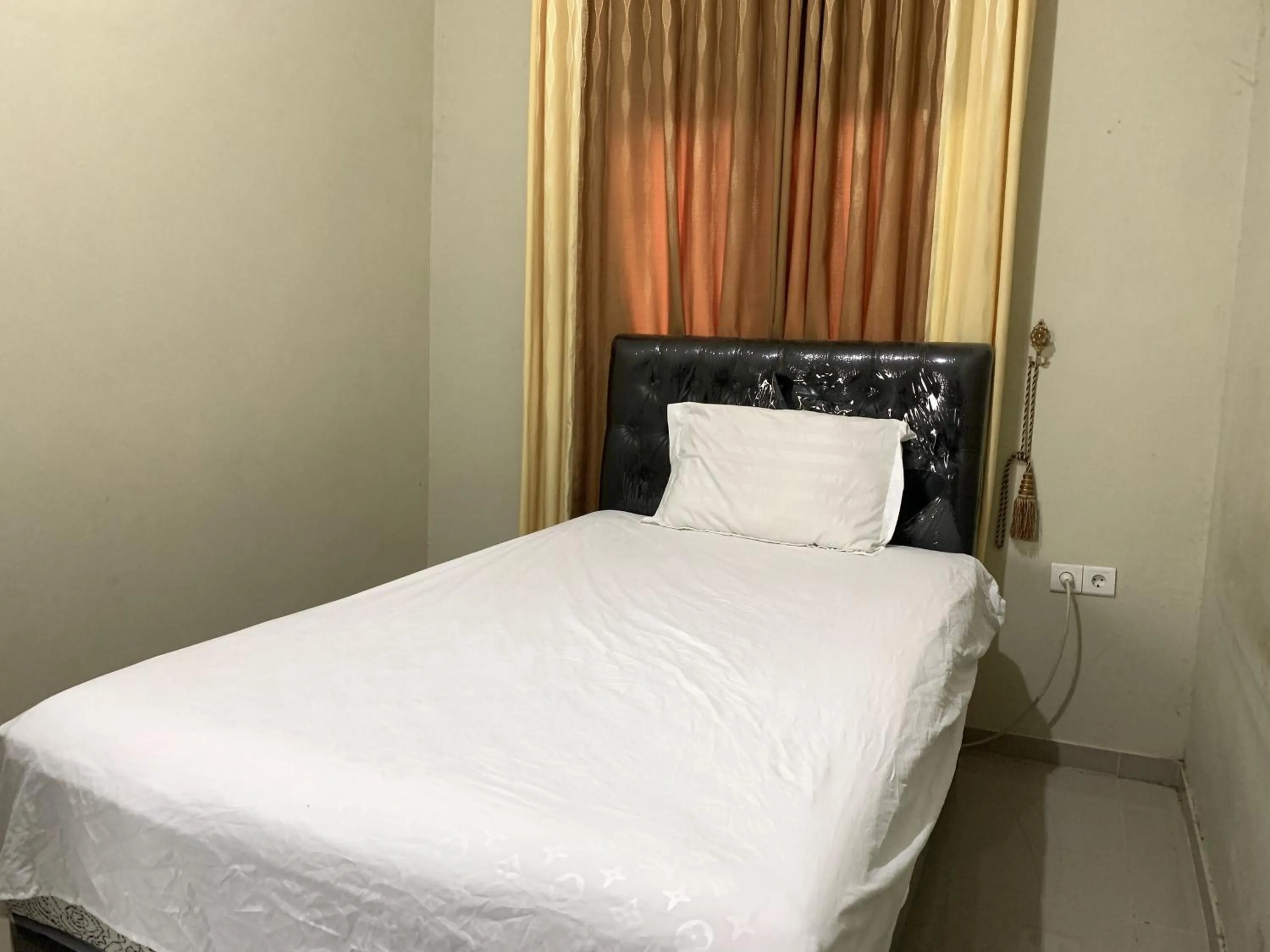 Bedroom, Bed in SPOT ON 92544 Senja Homestay