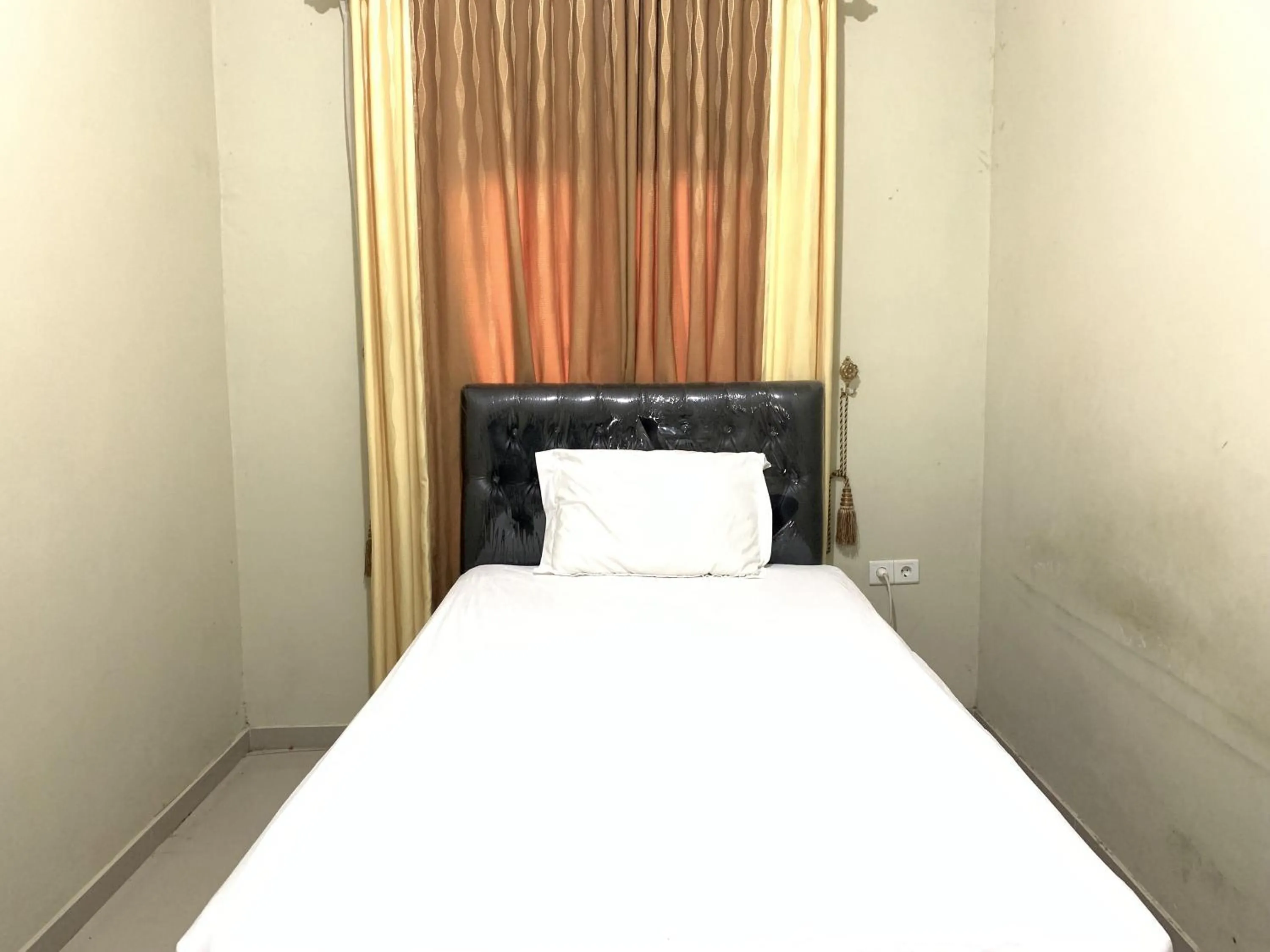 Bedroom, Bed in SPOT ON 92544 Senja Homestay