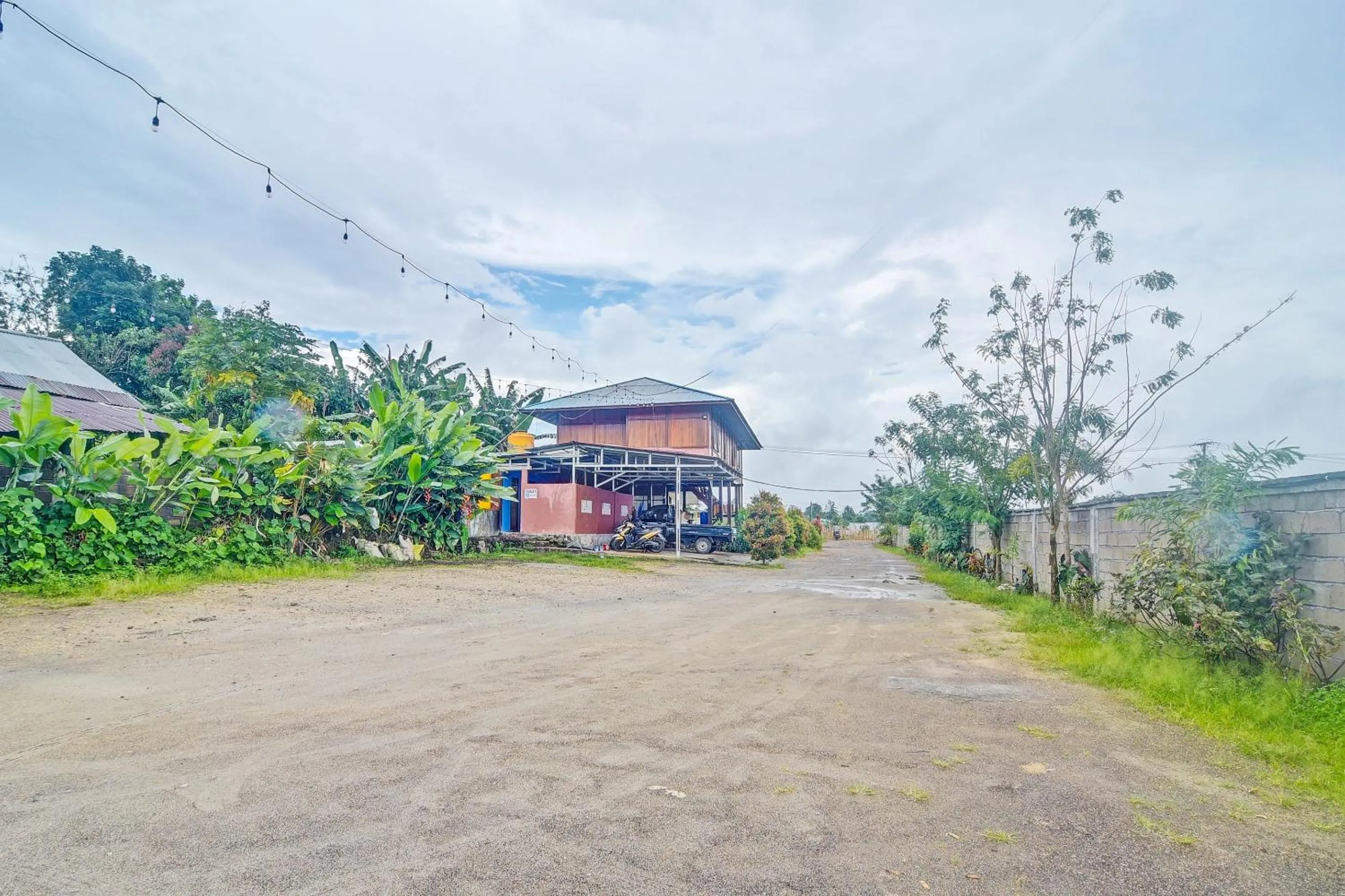 Facade/entrance in Hotel O Wawi Kadio Homestay