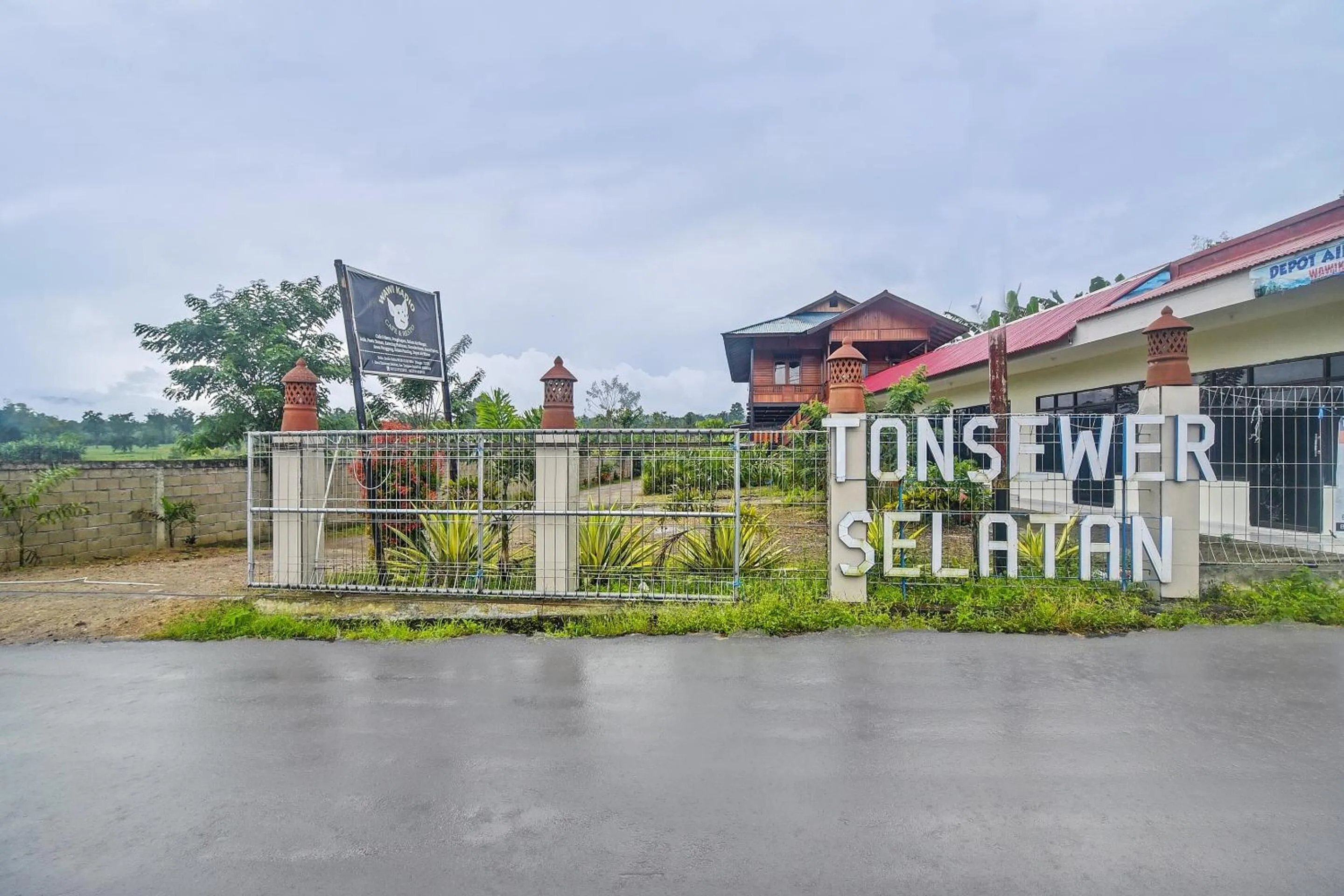 Facade/entrance in Hotel O Wawi Kadio Homestay