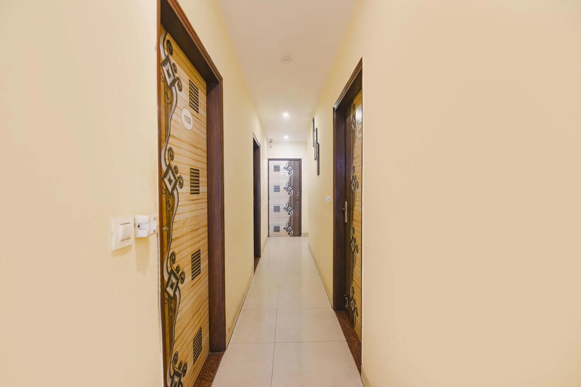 Lobby or reception in FabHotel Mannat Bhera Enclave