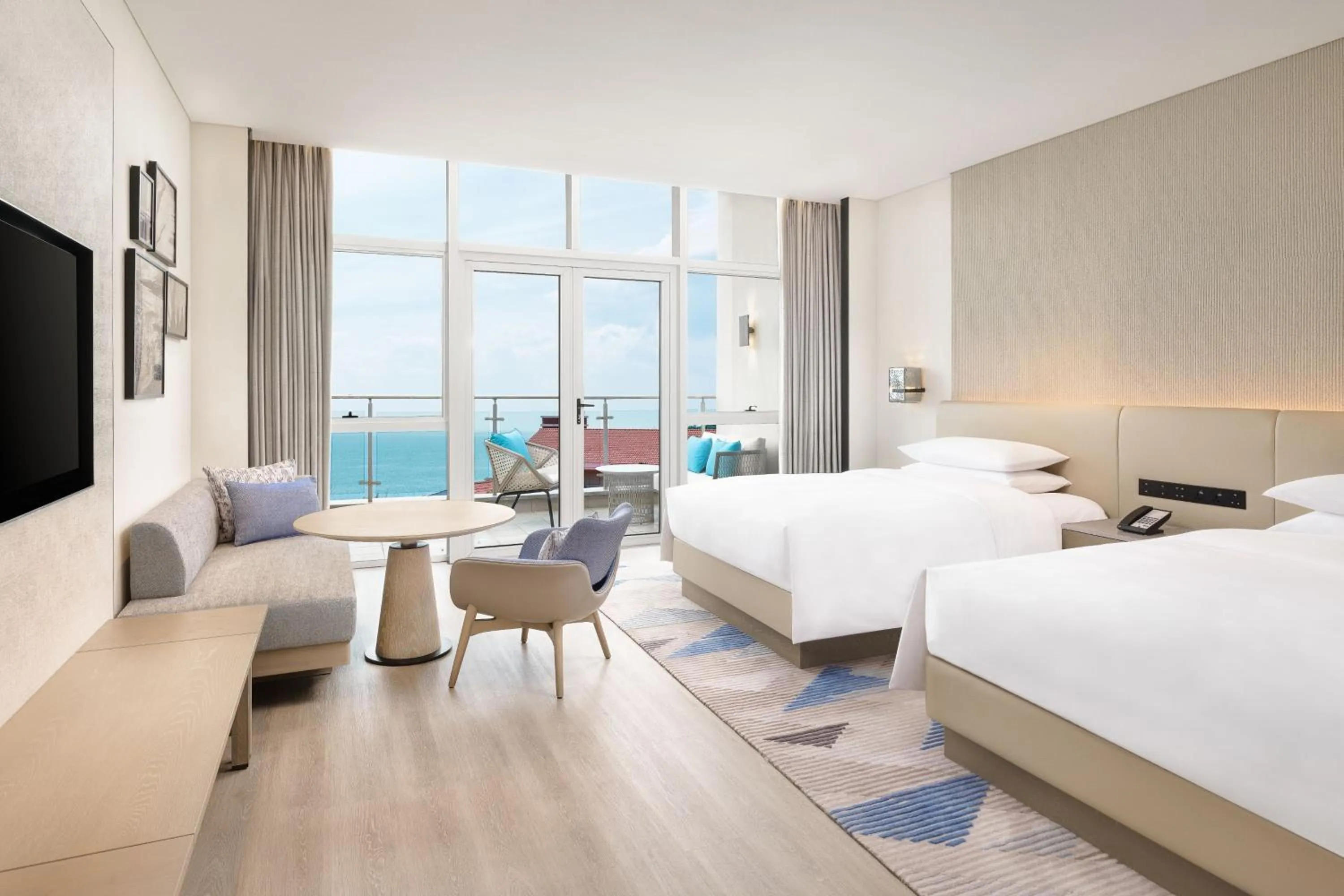 Photo of the whole room, Bed in Sheraton Beihai Resort