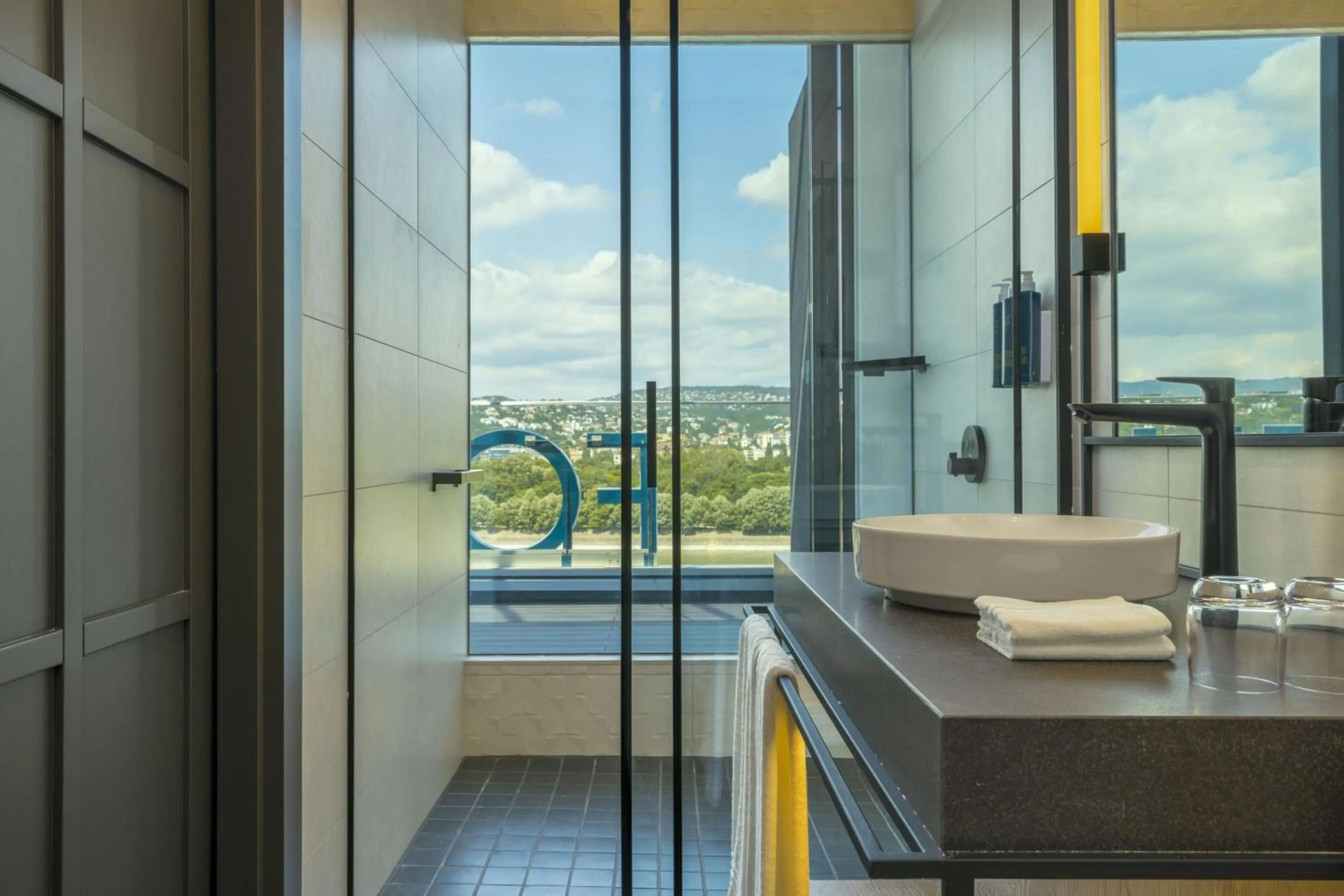 Photo of the whole room in Four Points by Sheraton Budapest Danube