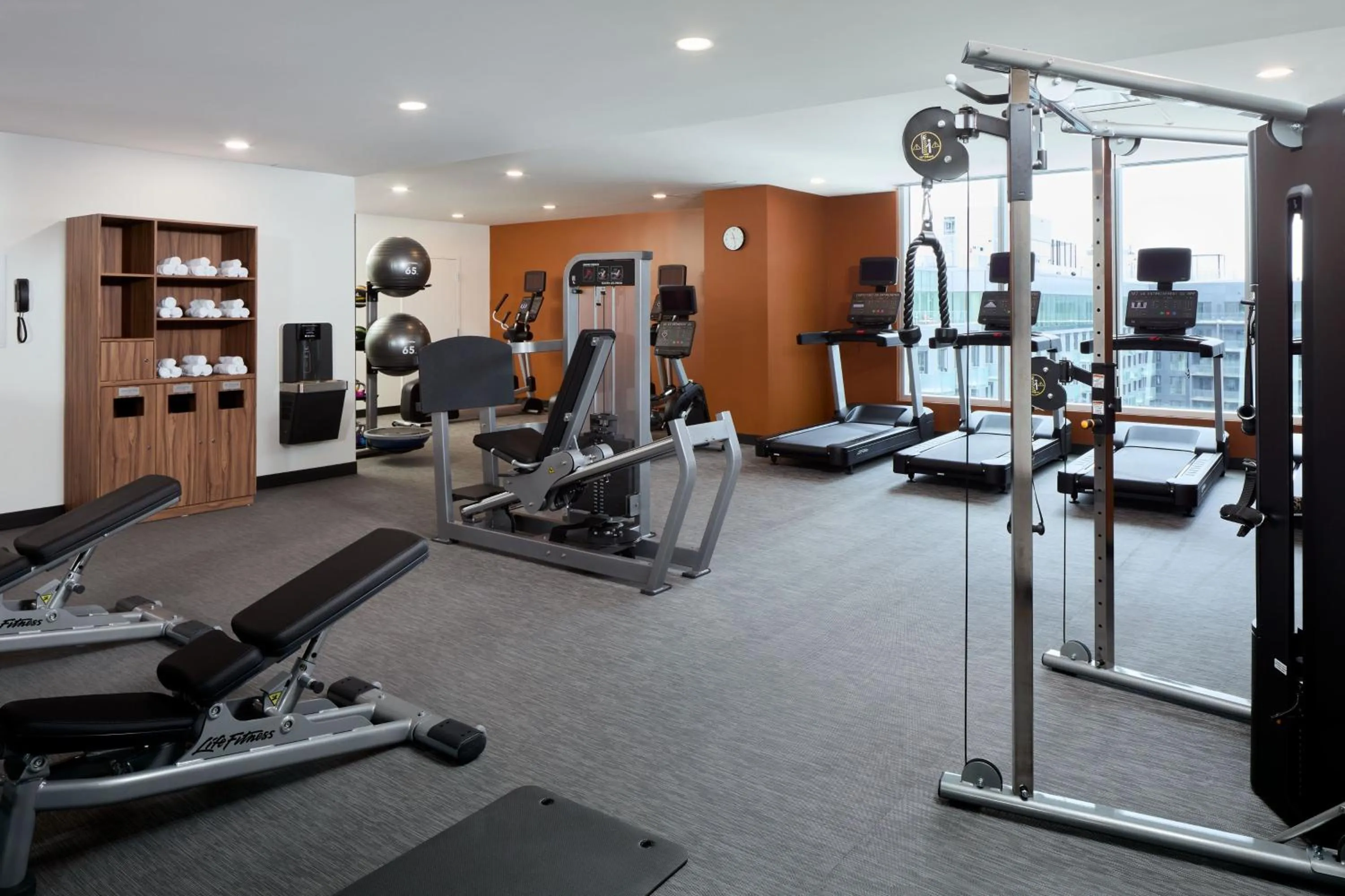 Area and facilities in Courtyard by Marriott Montreal Laval