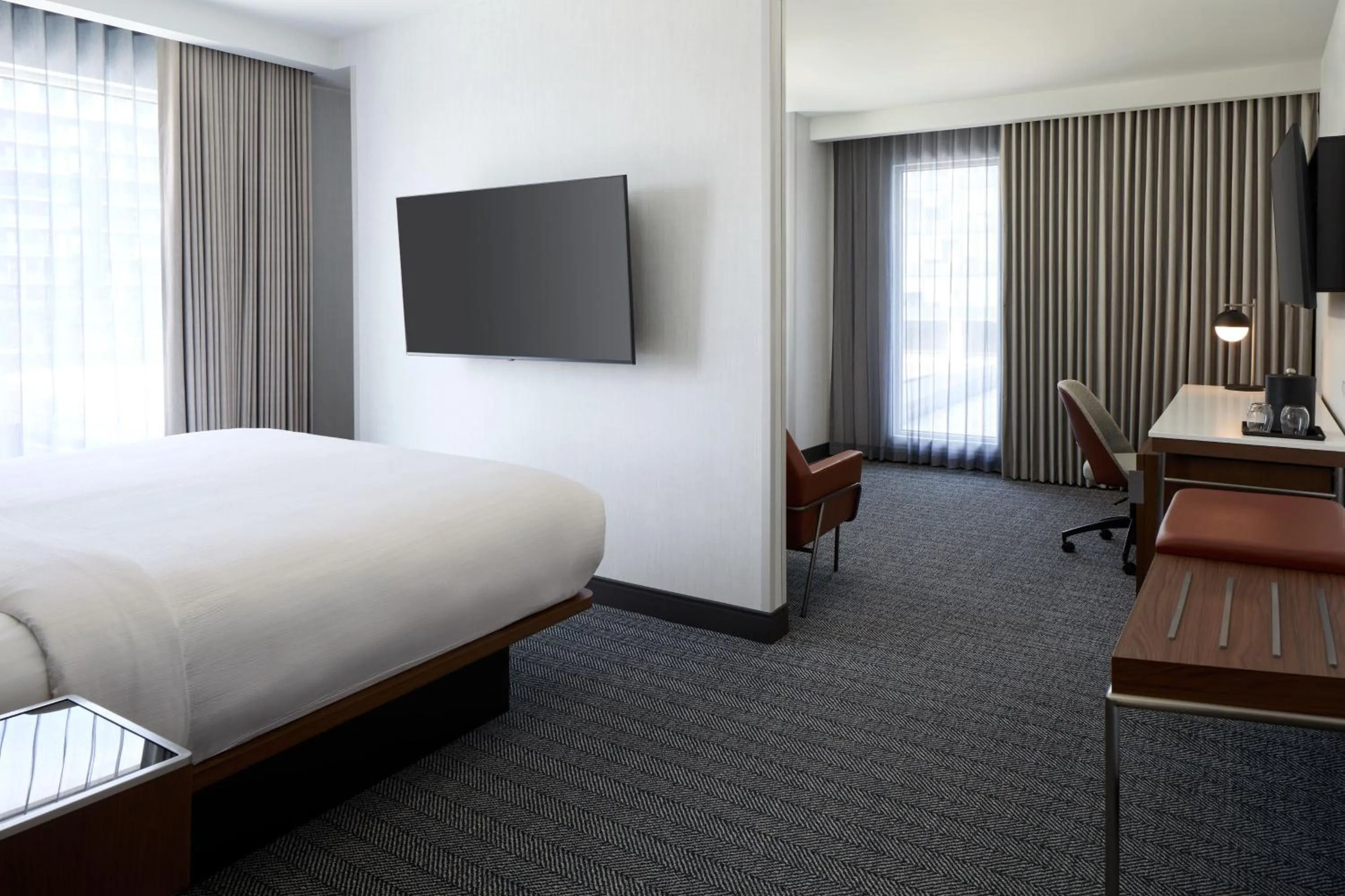 Photo of the whole room, Bed in Courtyard by Marriott Montreal Laval