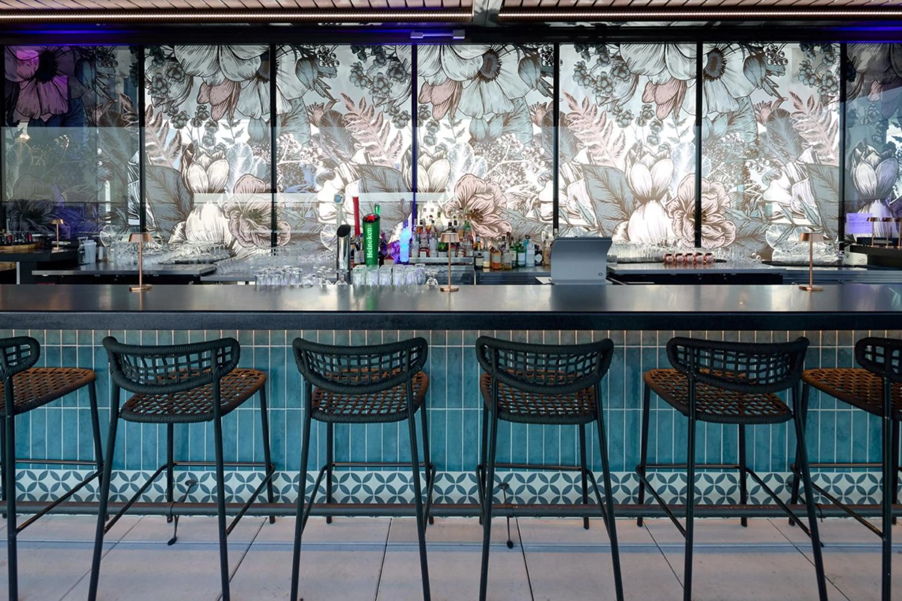 Lounge or bar in Courtyard by Marriott Montreal Laval