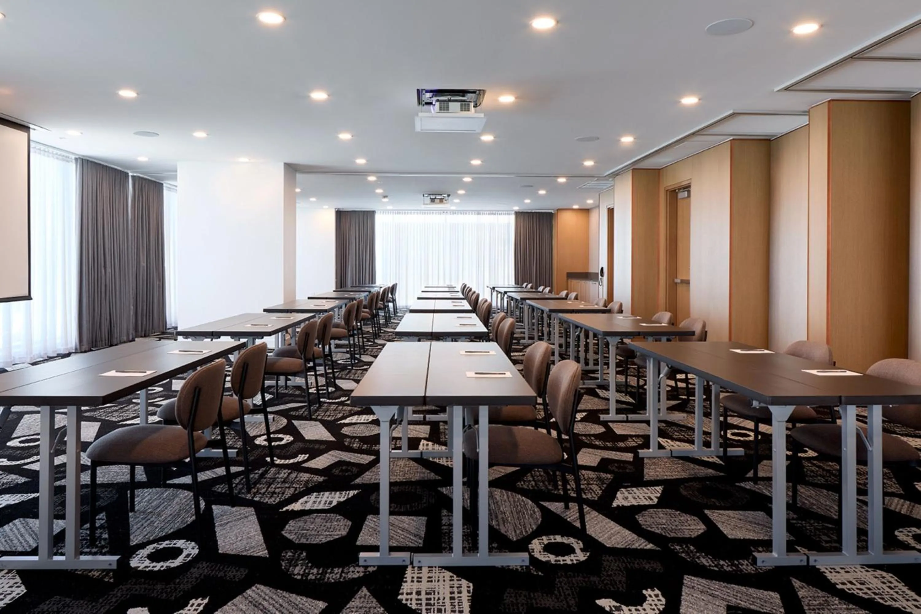 Meeting/conference room in Courtyard by Marriott Montreal Laval