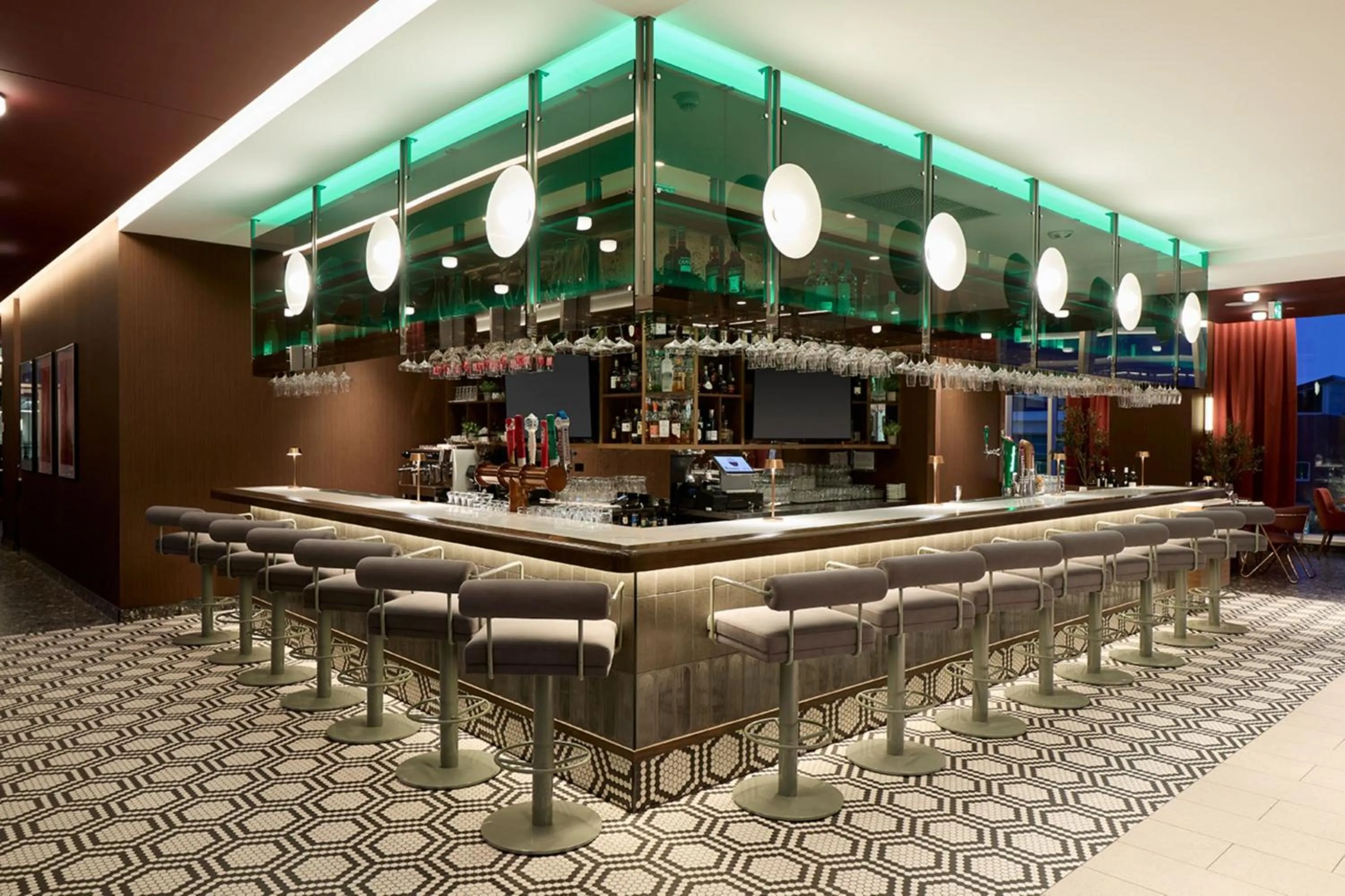 Restaurant/places to eat in Courtyard by Marriott Montreal Laval