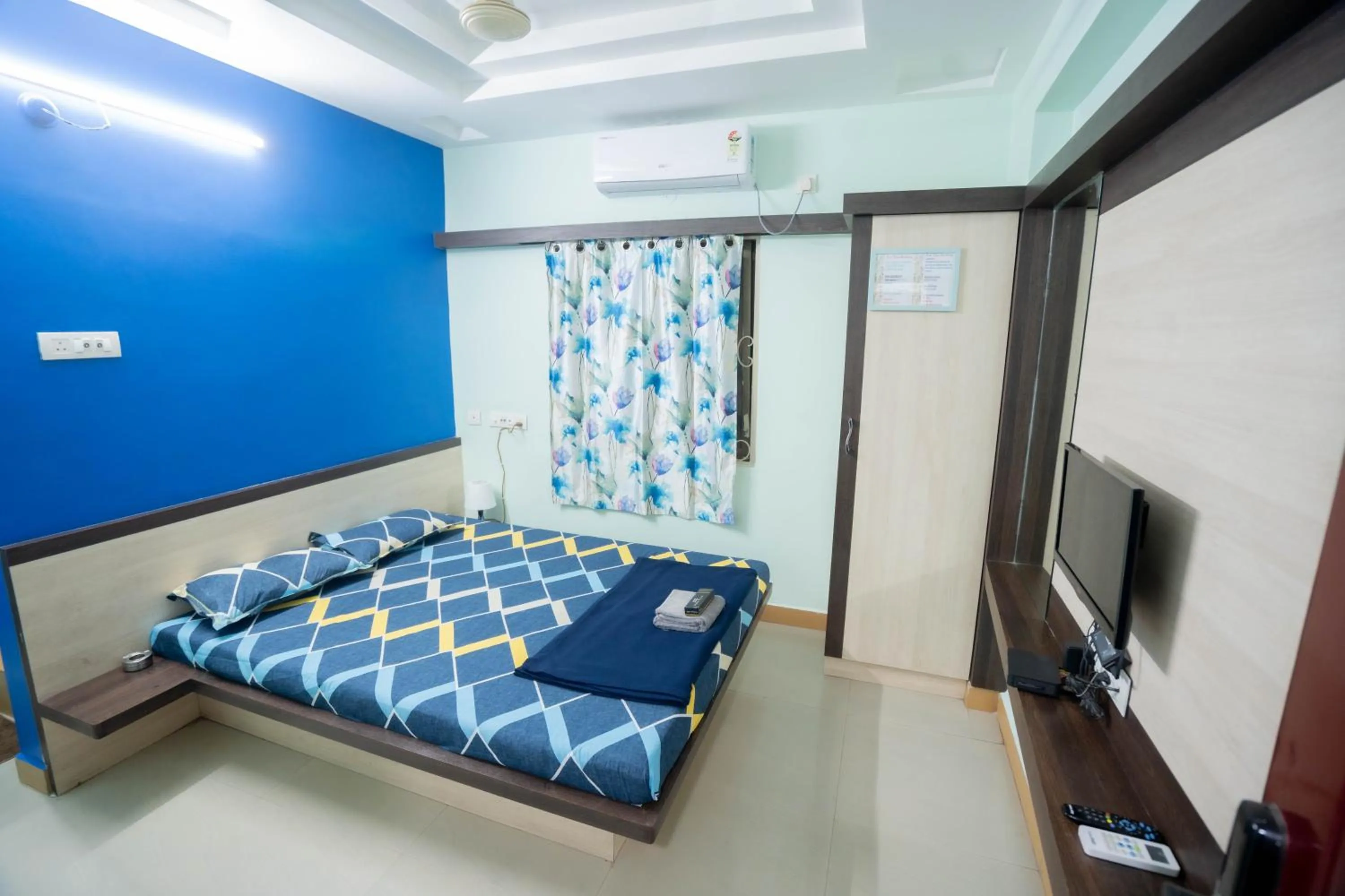 TV and multimedia, Bed in Sree Theja Residency
