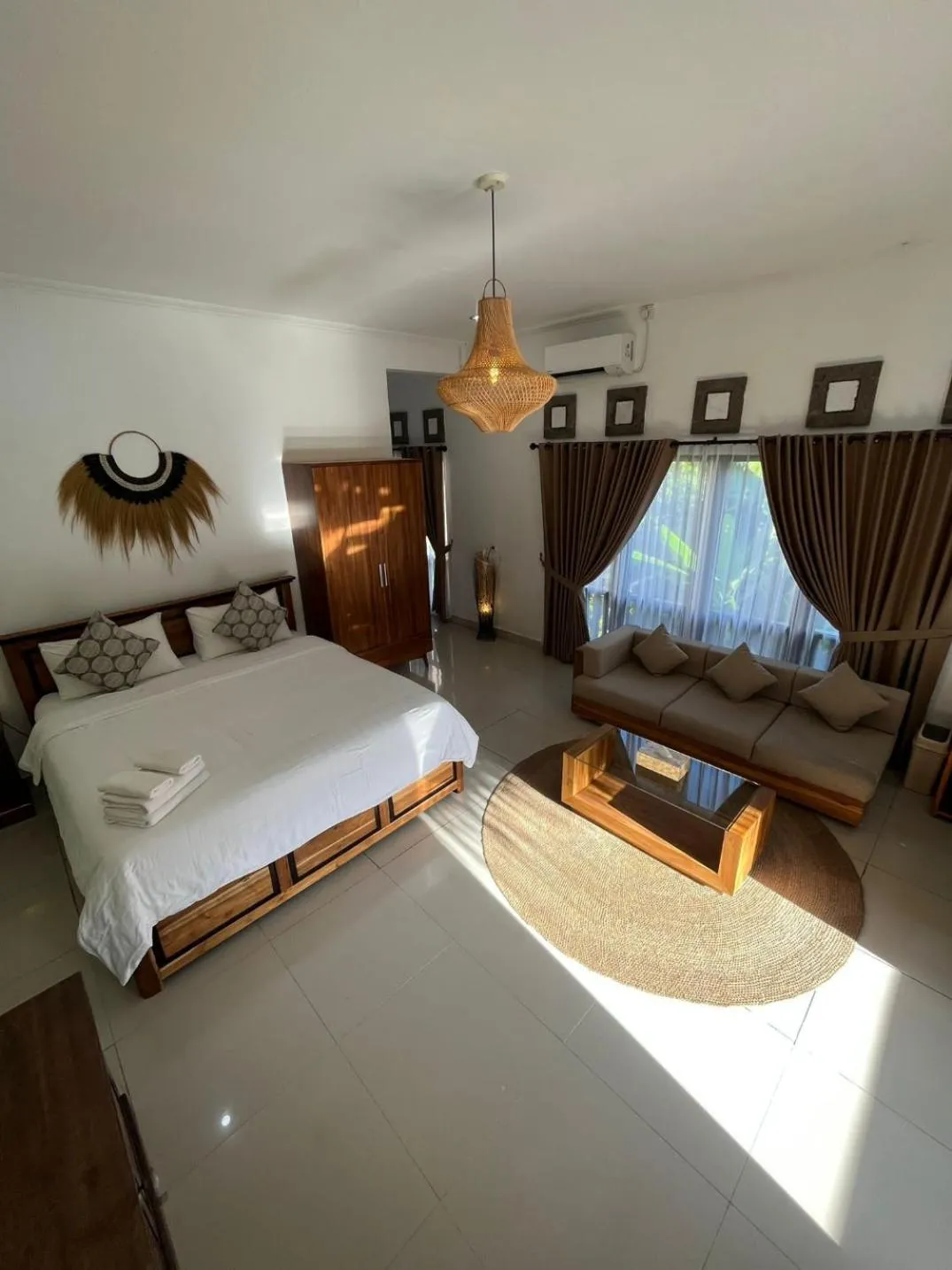 Photo of the whole room, Bed in Glam Canggu