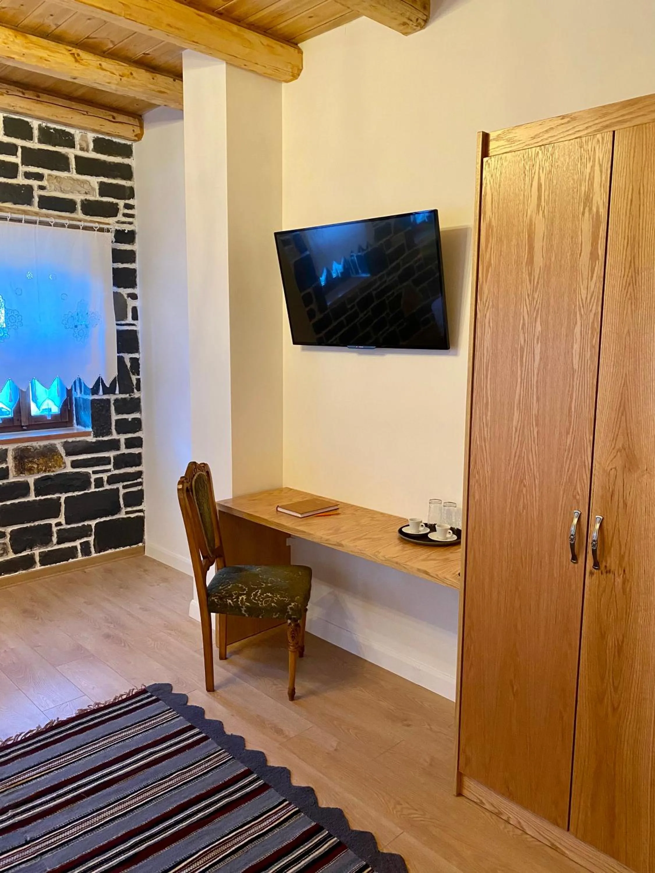 TV and multimedia in Hotel Kaso Ervehe