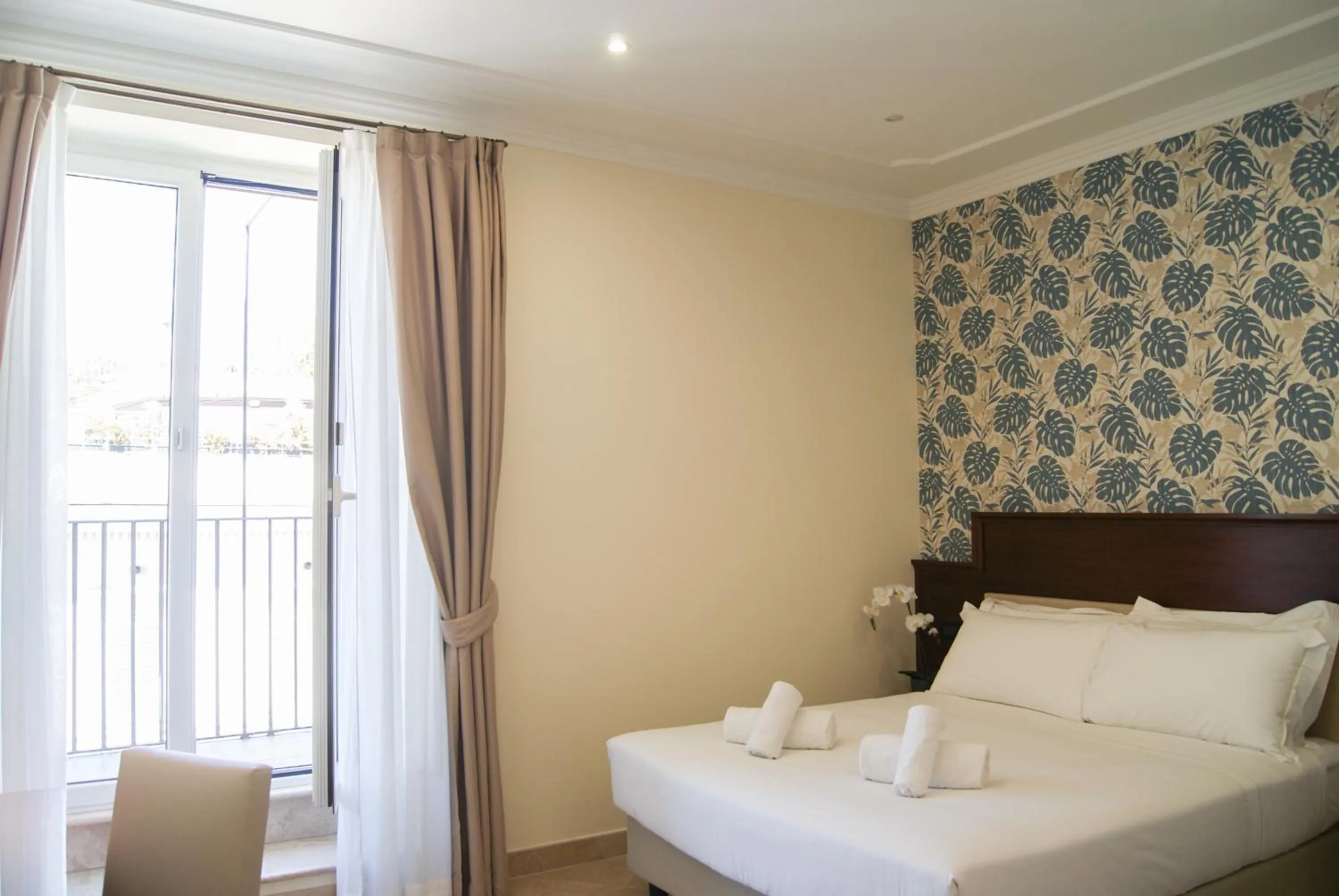 Bed in Glam Luxury Rome