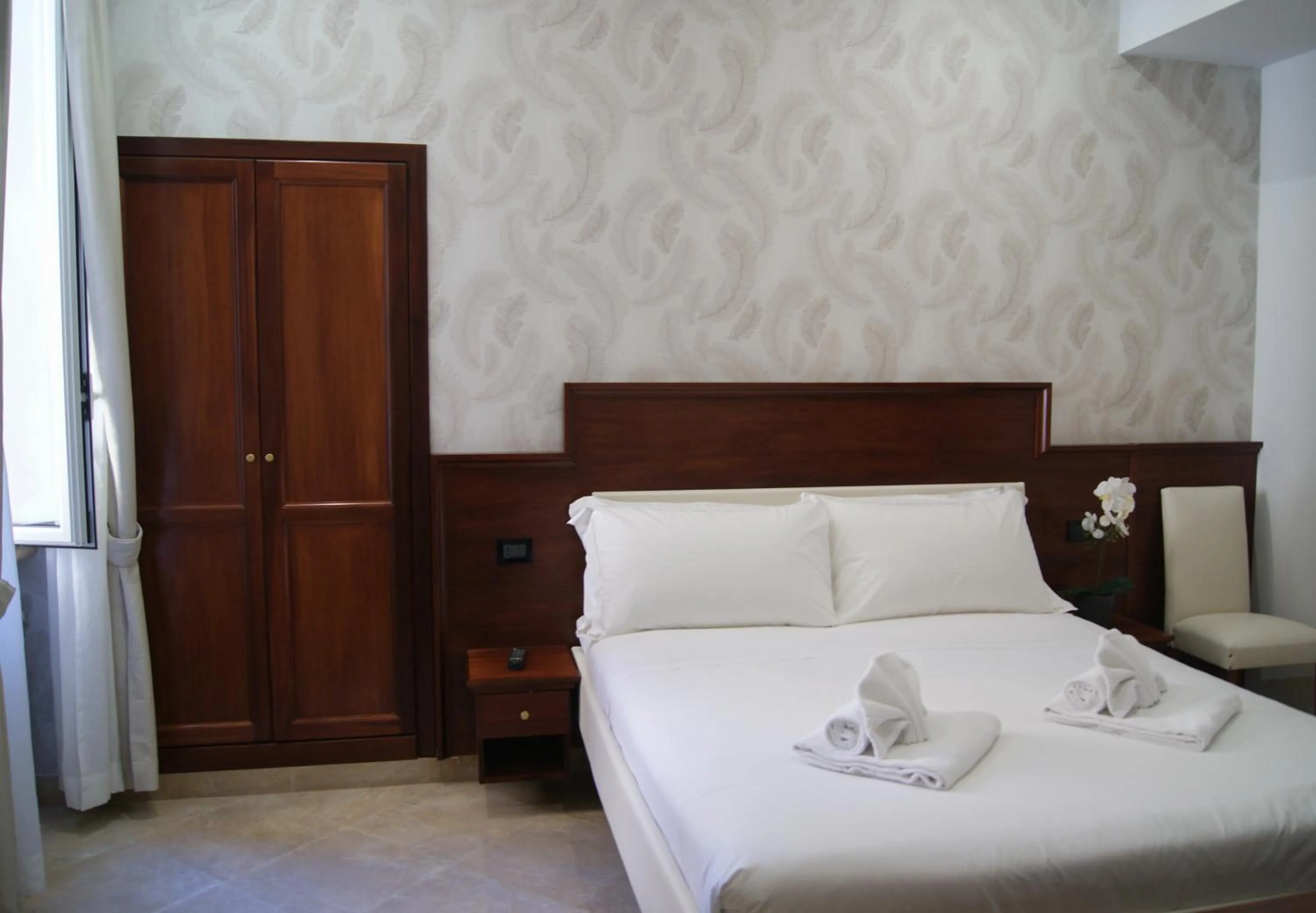 Bedroom, Bed in Glam Luxury Rome