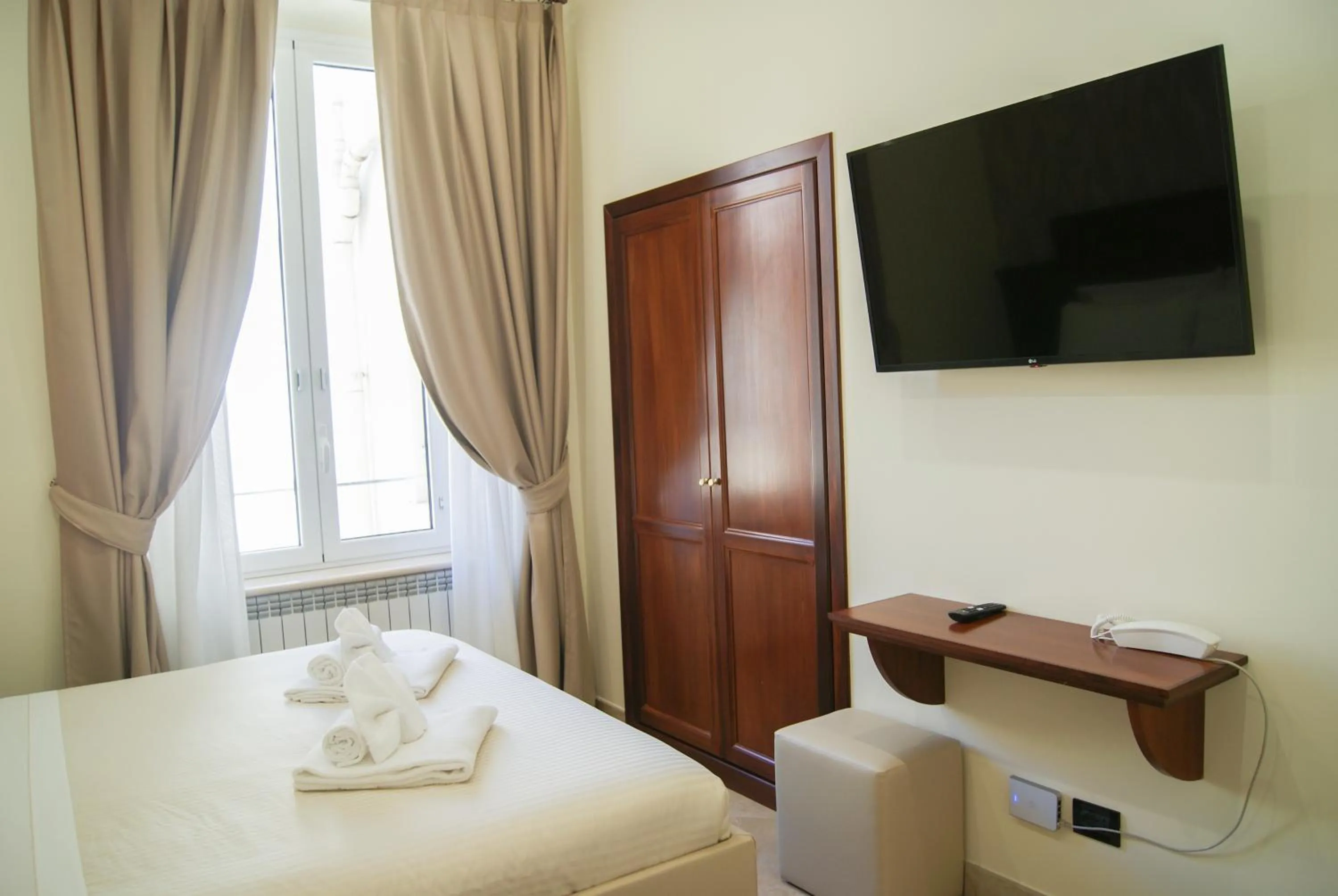 Bed in Glam Luxury Rome