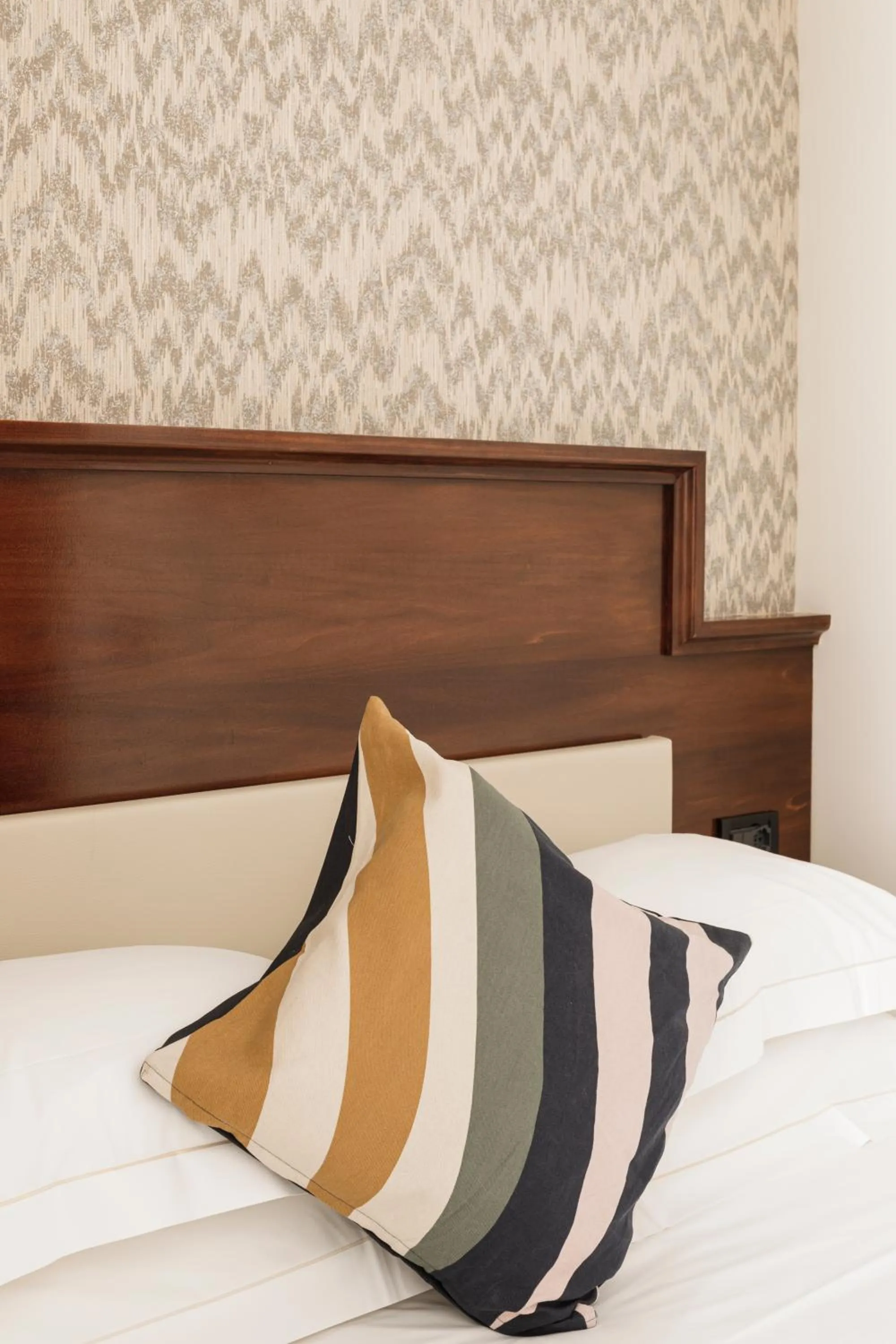 Bed in Glam Luxury Rome