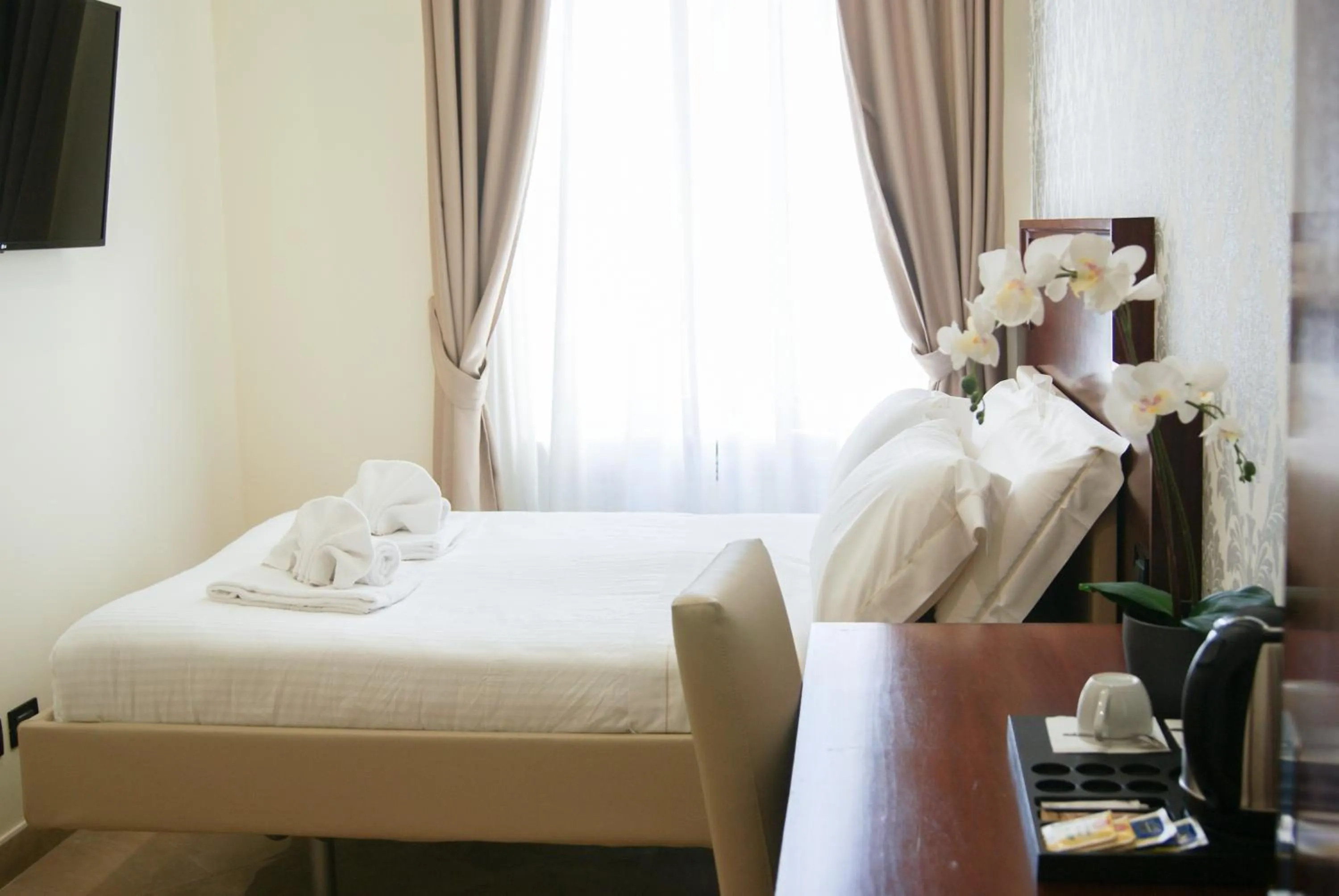 Bed in Glam Luxury Rome