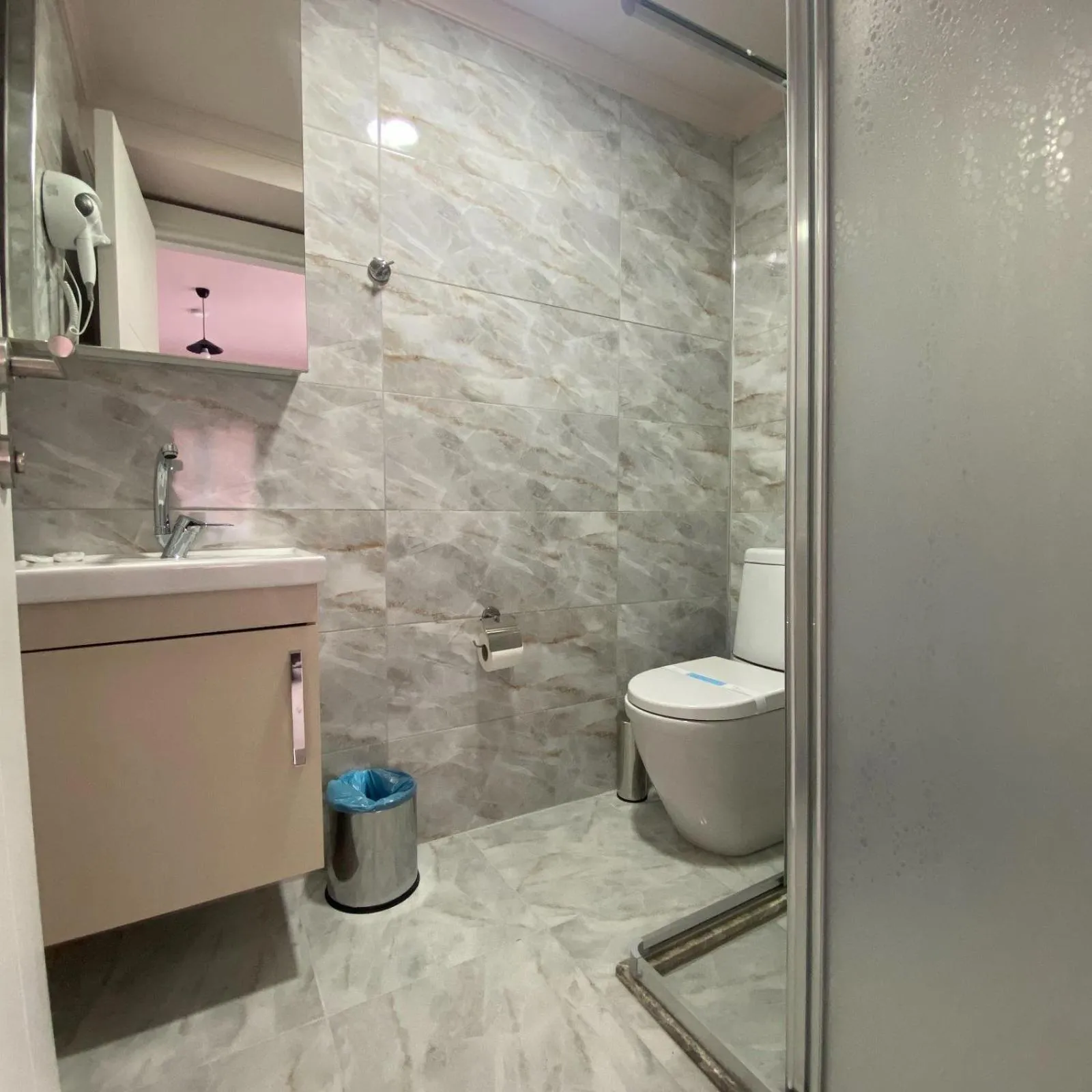 Bathroom in Luu Hotel