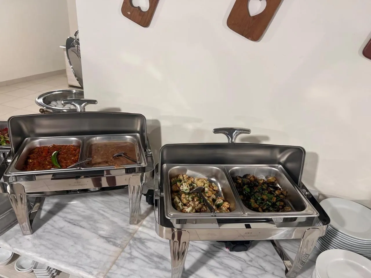 Restaurant/places to eat in Sky Hotel