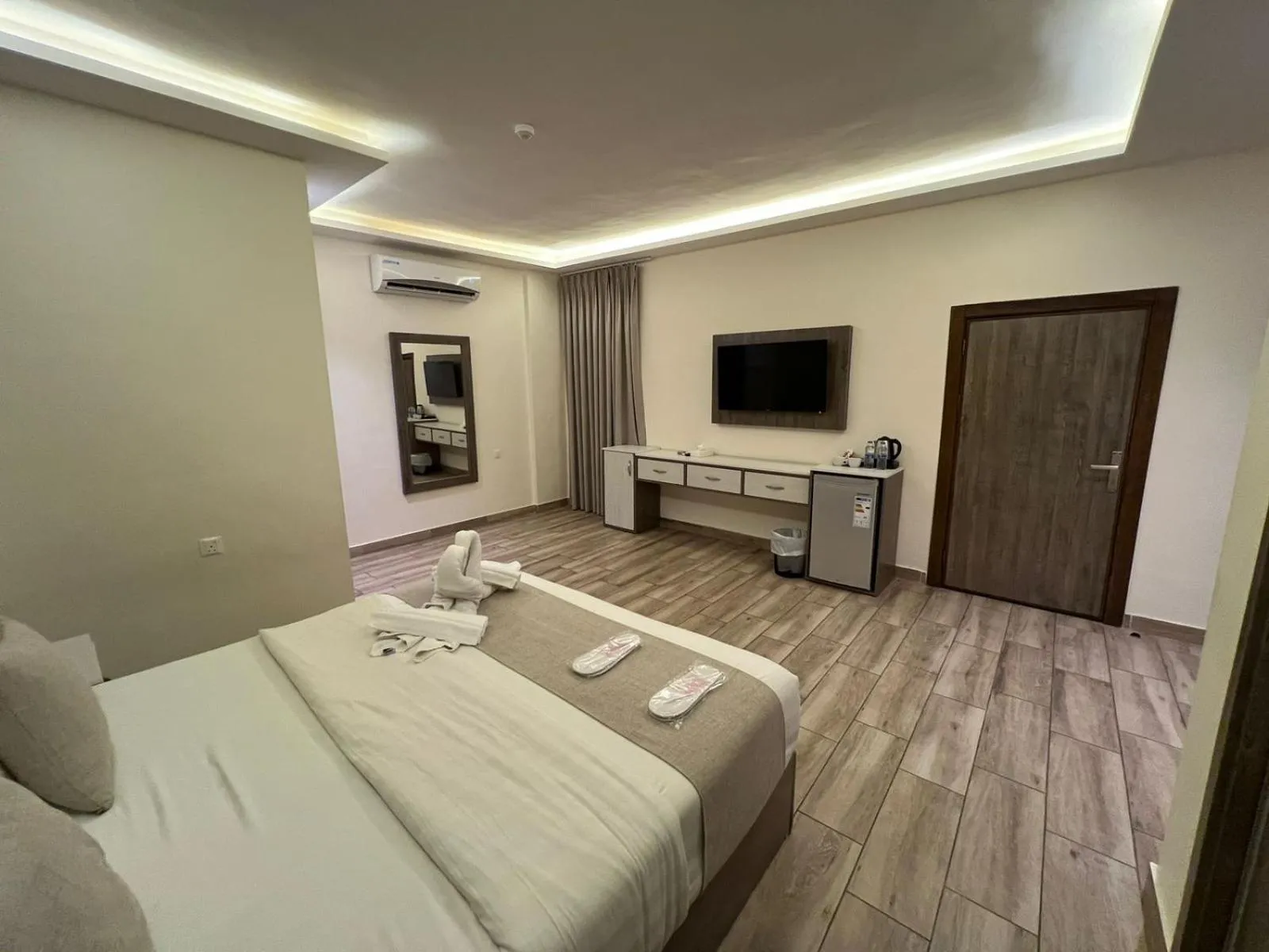 Photo of the whole room, Bed in Sky Hotel