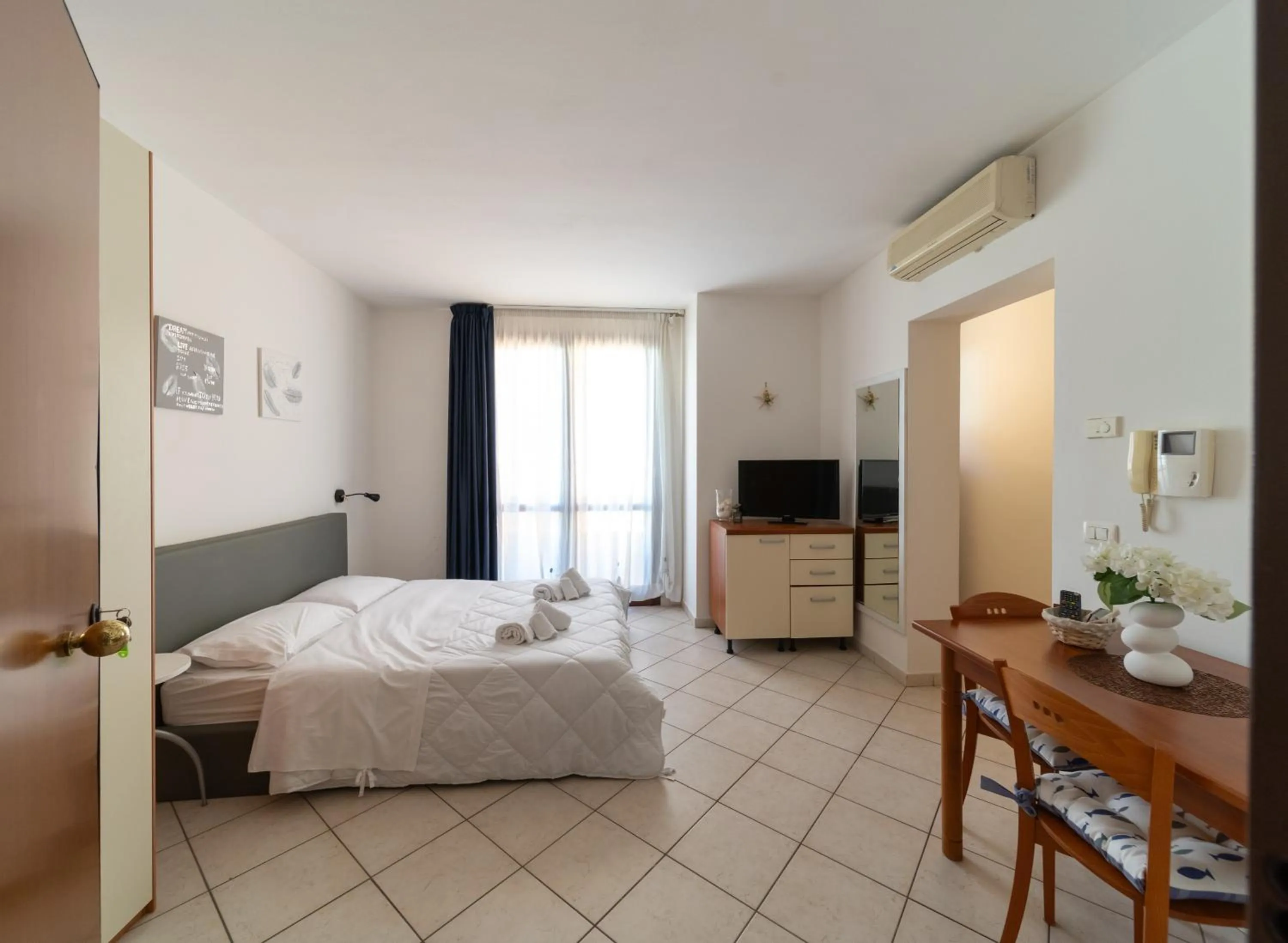 Photo of the whole room, Bed in Residence Alessandra