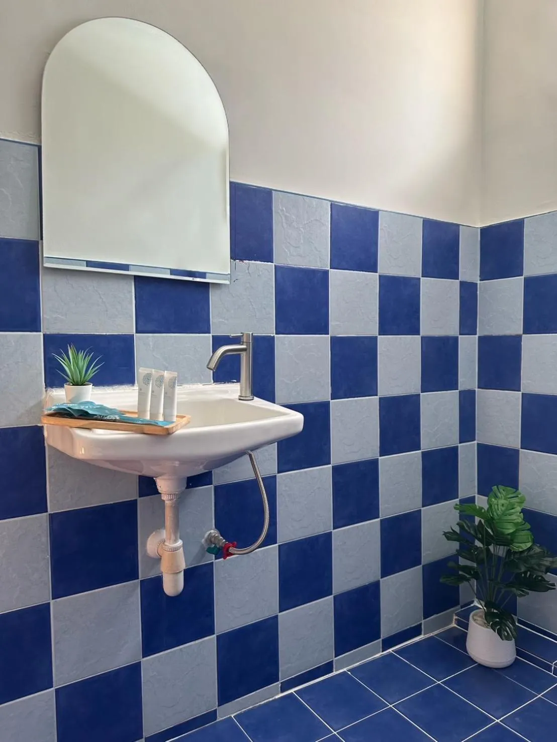 Shower in MONTANA Hotel & Hostel Phuket