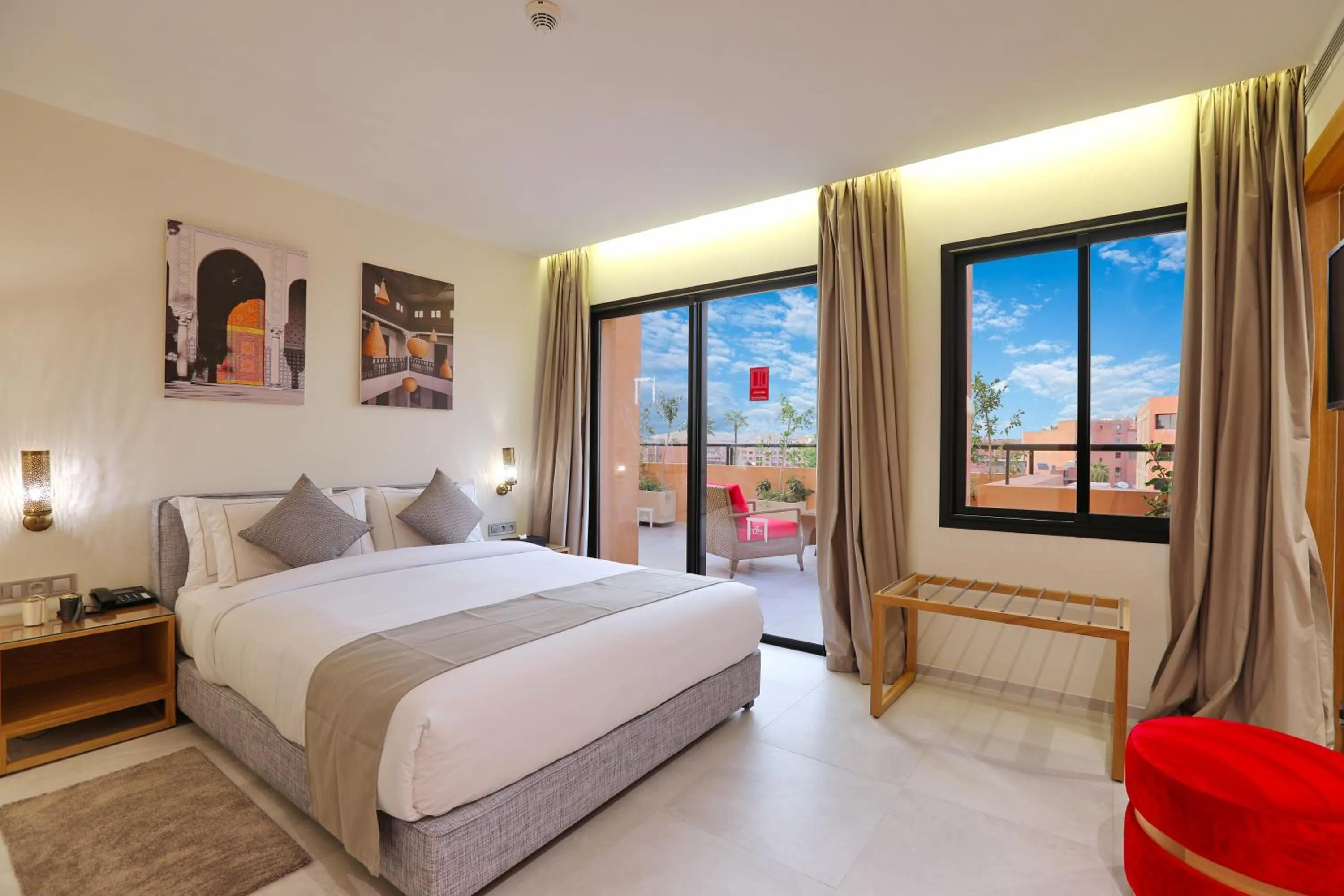 Photo of the whole room, Bed in Ari Boutique Hôtel - Adult Only