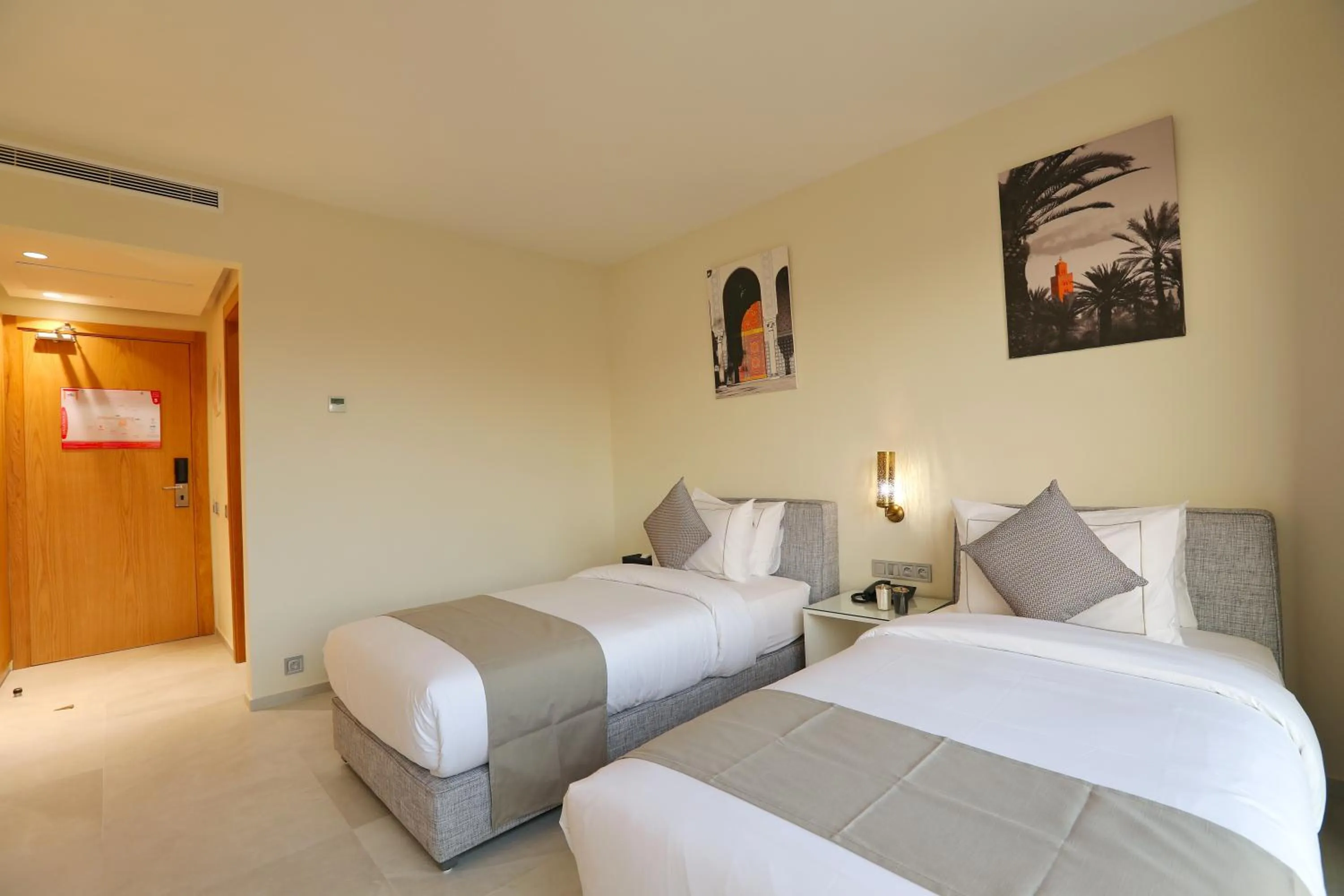 Photo of the whole room, Bed in Ari Boutique Hôtel - Adult Only