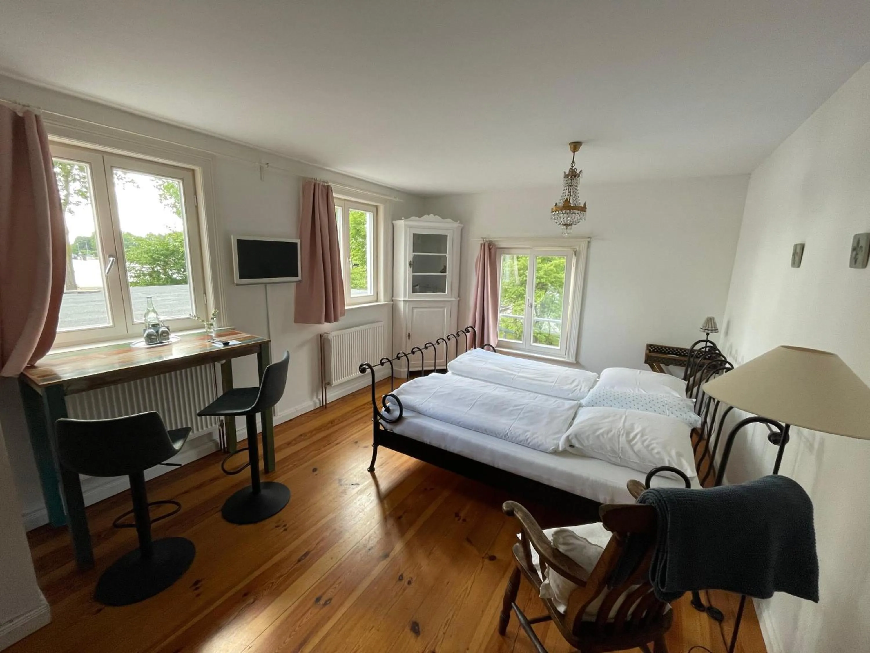 Photo of the whole room, Bed in Burger Fährhaus