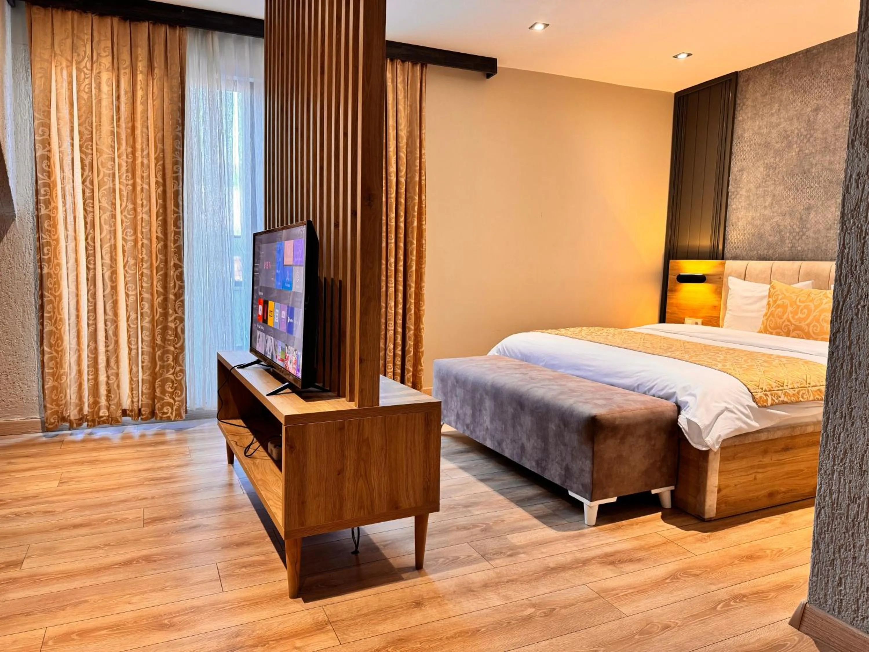 Communal lounge/ TV room, Bed in İNNPORT HOTEL