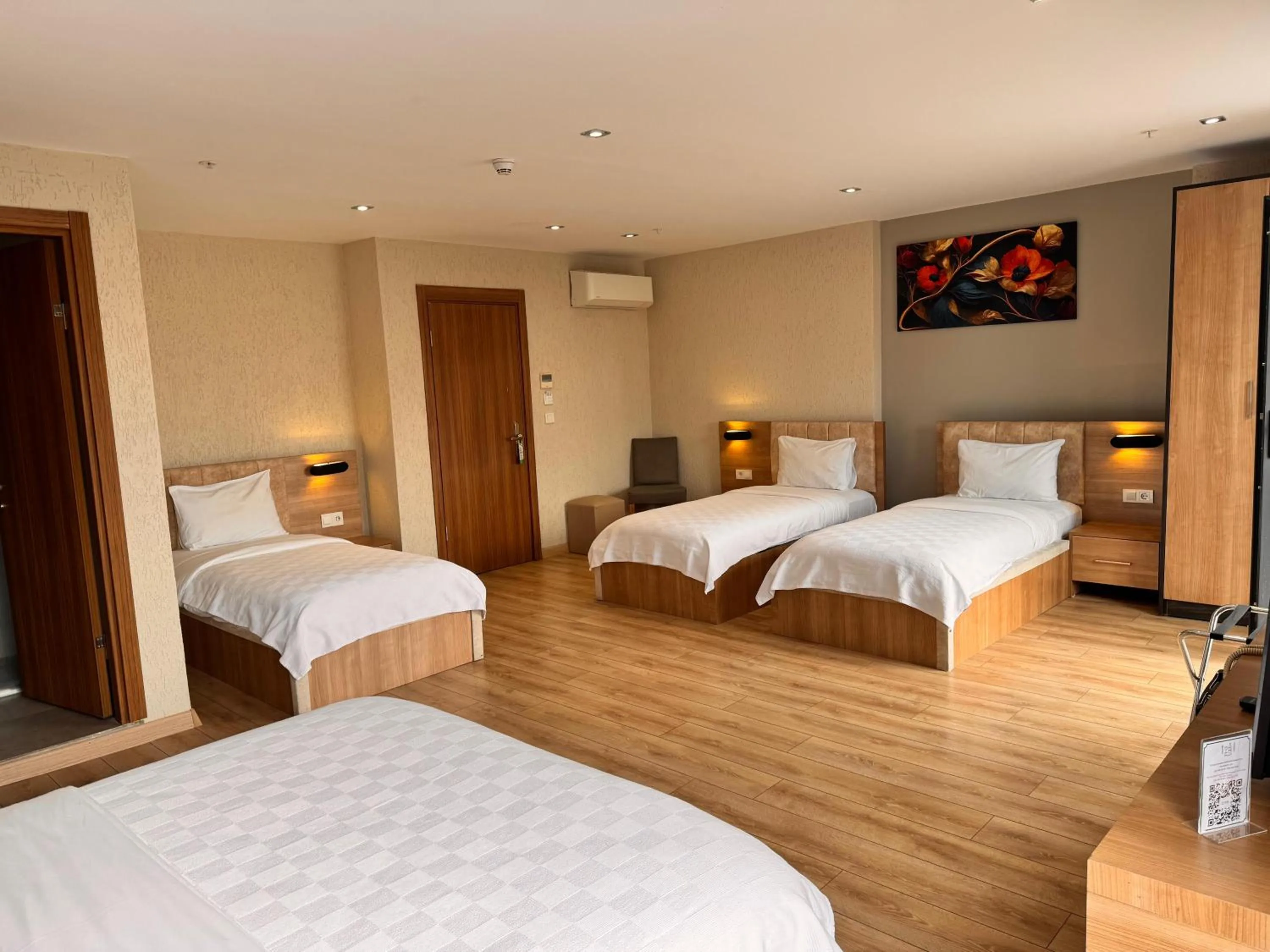 Photo of the whole room, Bed in İNNPORT HOTEL