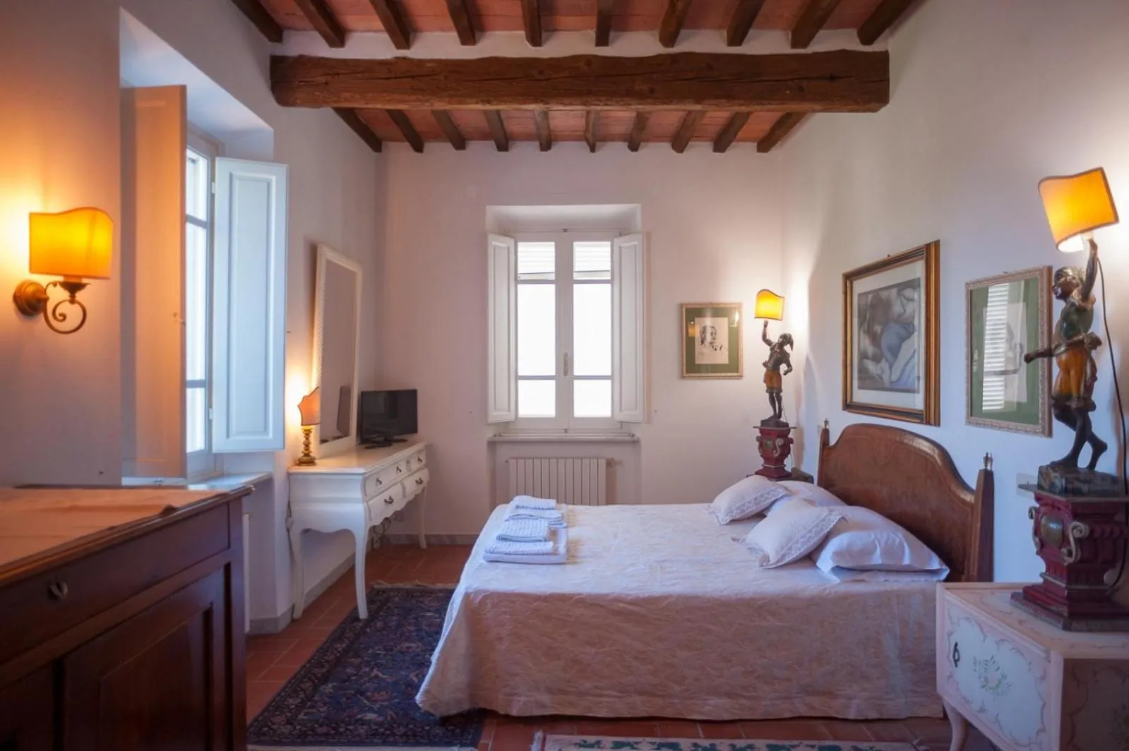 Bed in Villa Marinsky Pietrasanta