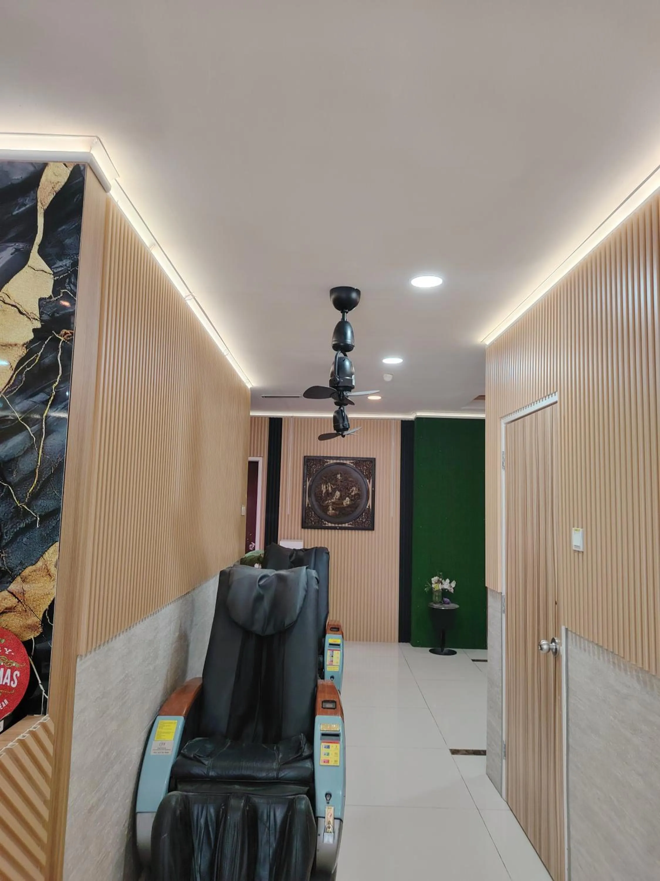 Hotel Ariana 5 minutes Bukit Indah 15 minutes Legoland 20 minutes Utm