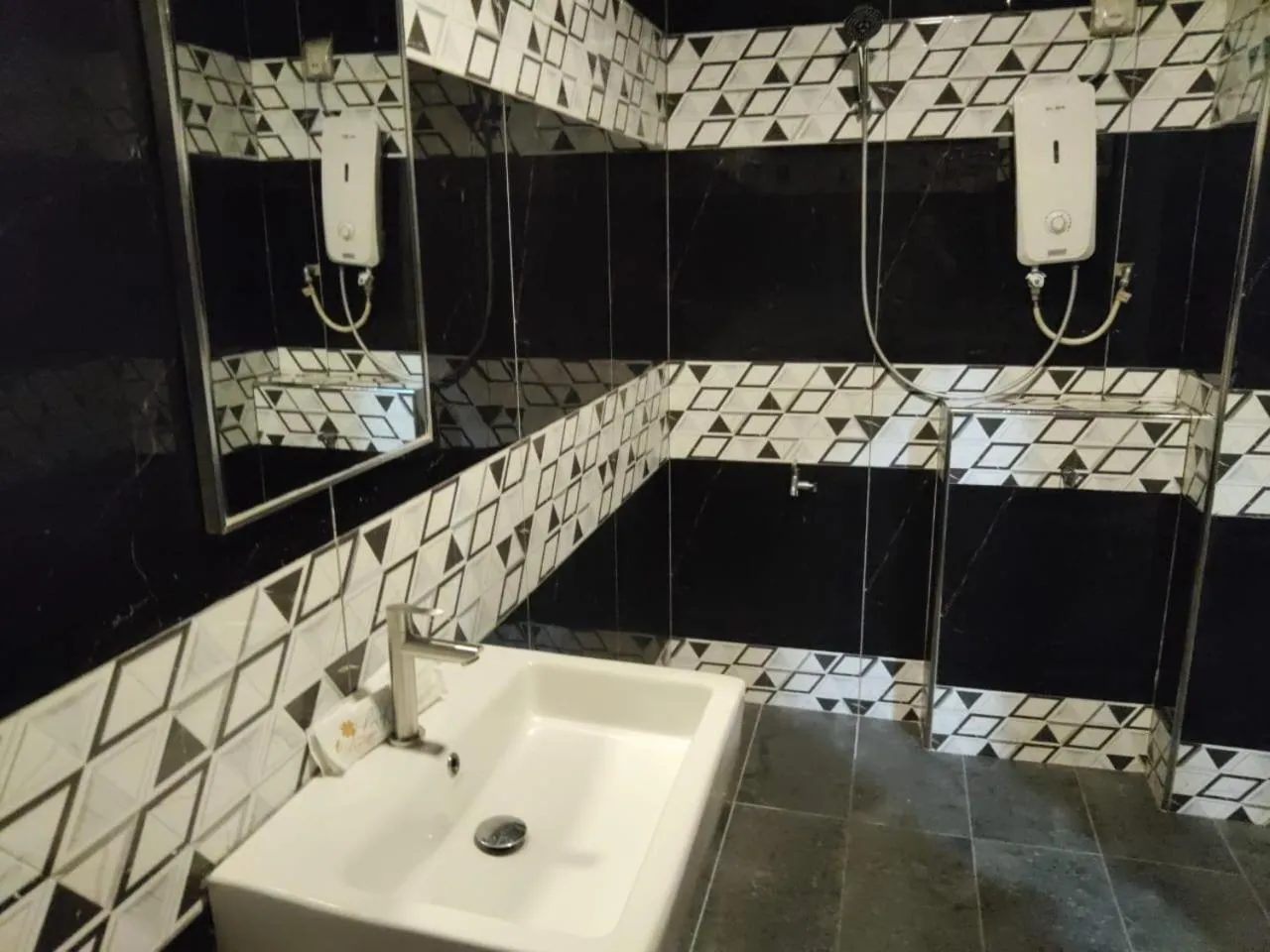 Golden Leaf Boutique Hotel Nusa Idaman Formerly Known as Ariana Hotel