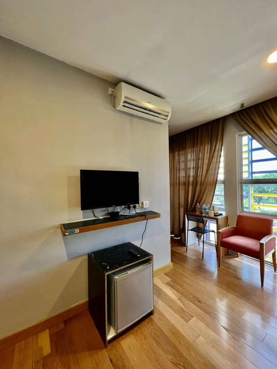 Hotel Ariana 5 minutes Bukit Indah 15 minutes Legoland 20 minutes Utm