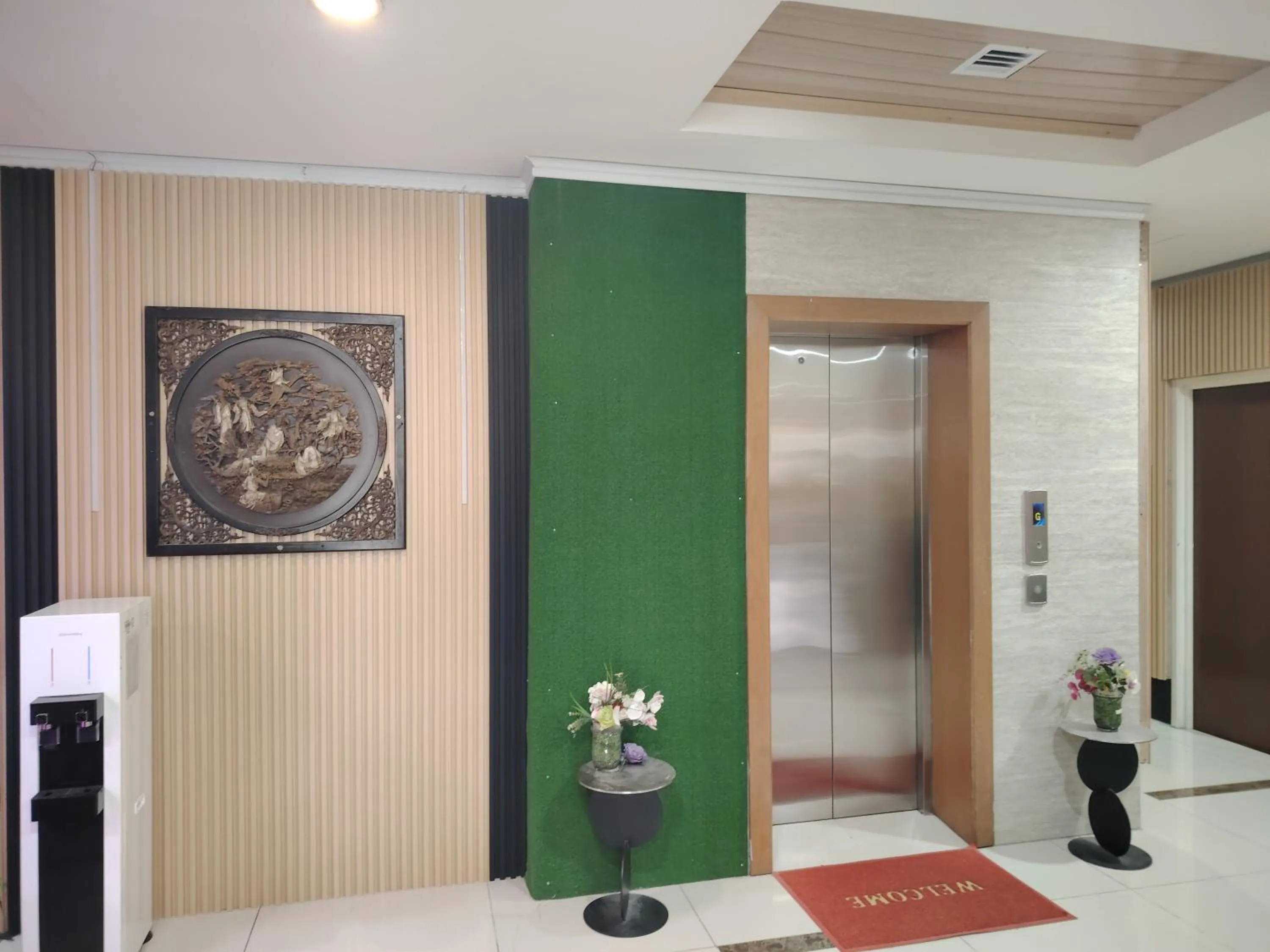 Hotel Ariana 5 minutes Bukit Indah 15 minutes Legoland 20 minutes Utm